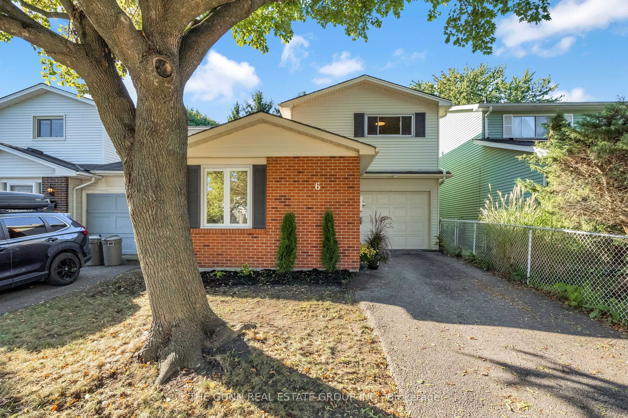 6 Olympic Cres Property Photo 1