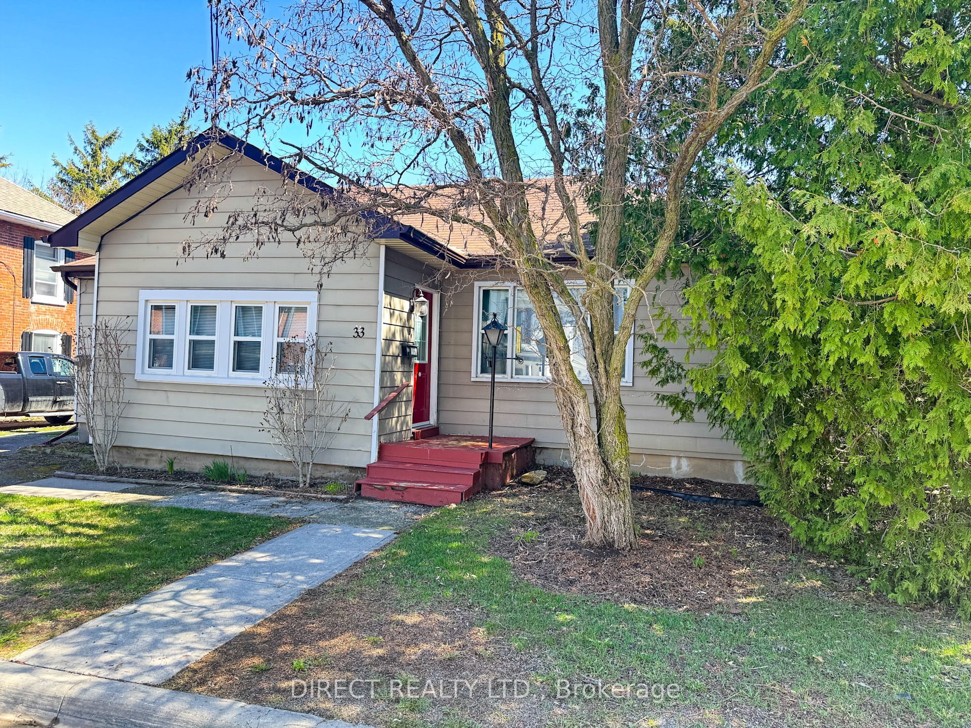 33 Sinclair St Property Photo 1