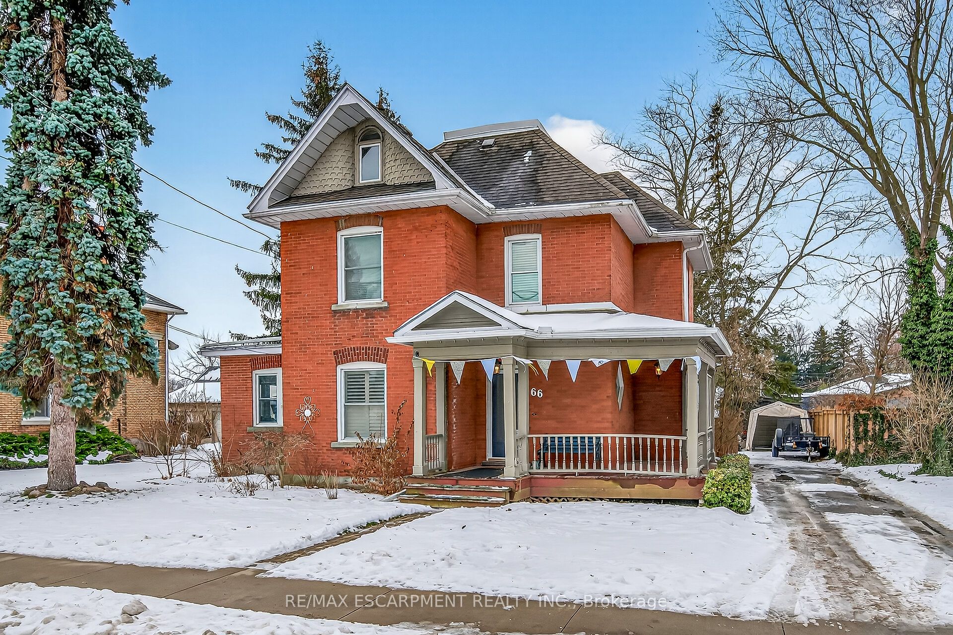 66 King St E Property Photo 1