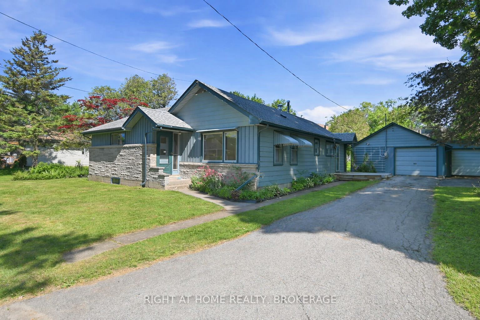3906 Alexandra Rd Property Photo 1