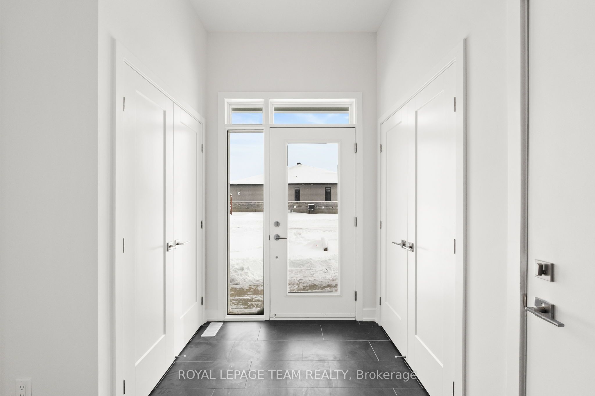 1086 Moore St Property Photo 3