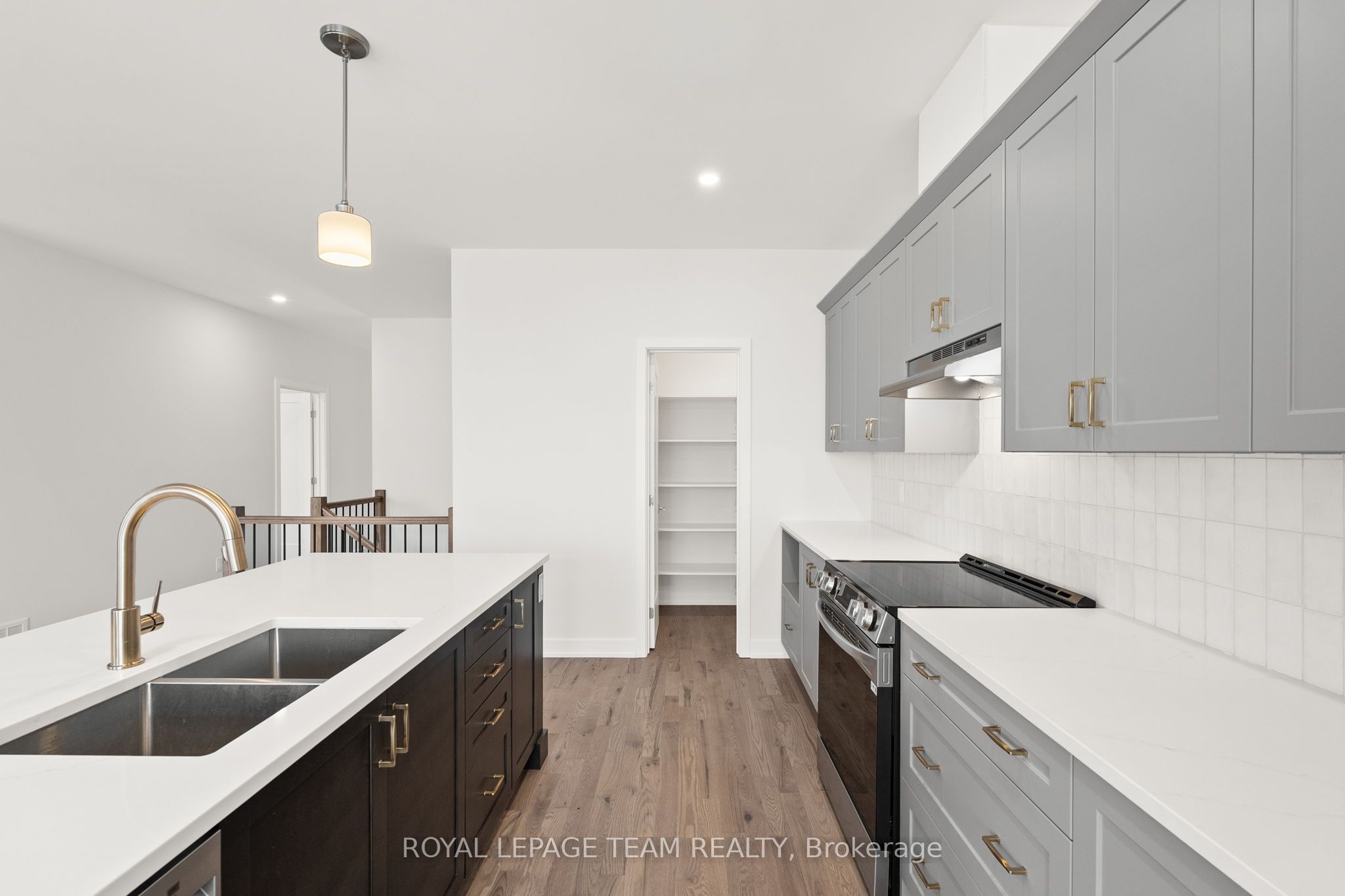 1086 Moore St Property Photo 11