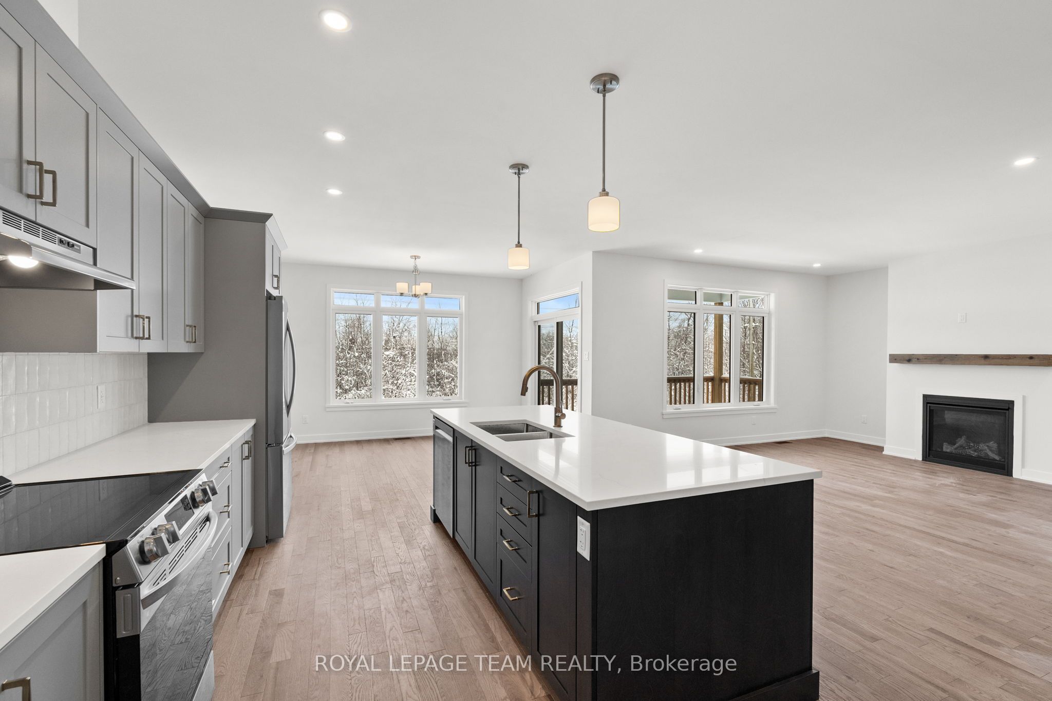 1086 Moore St Property Photo 13