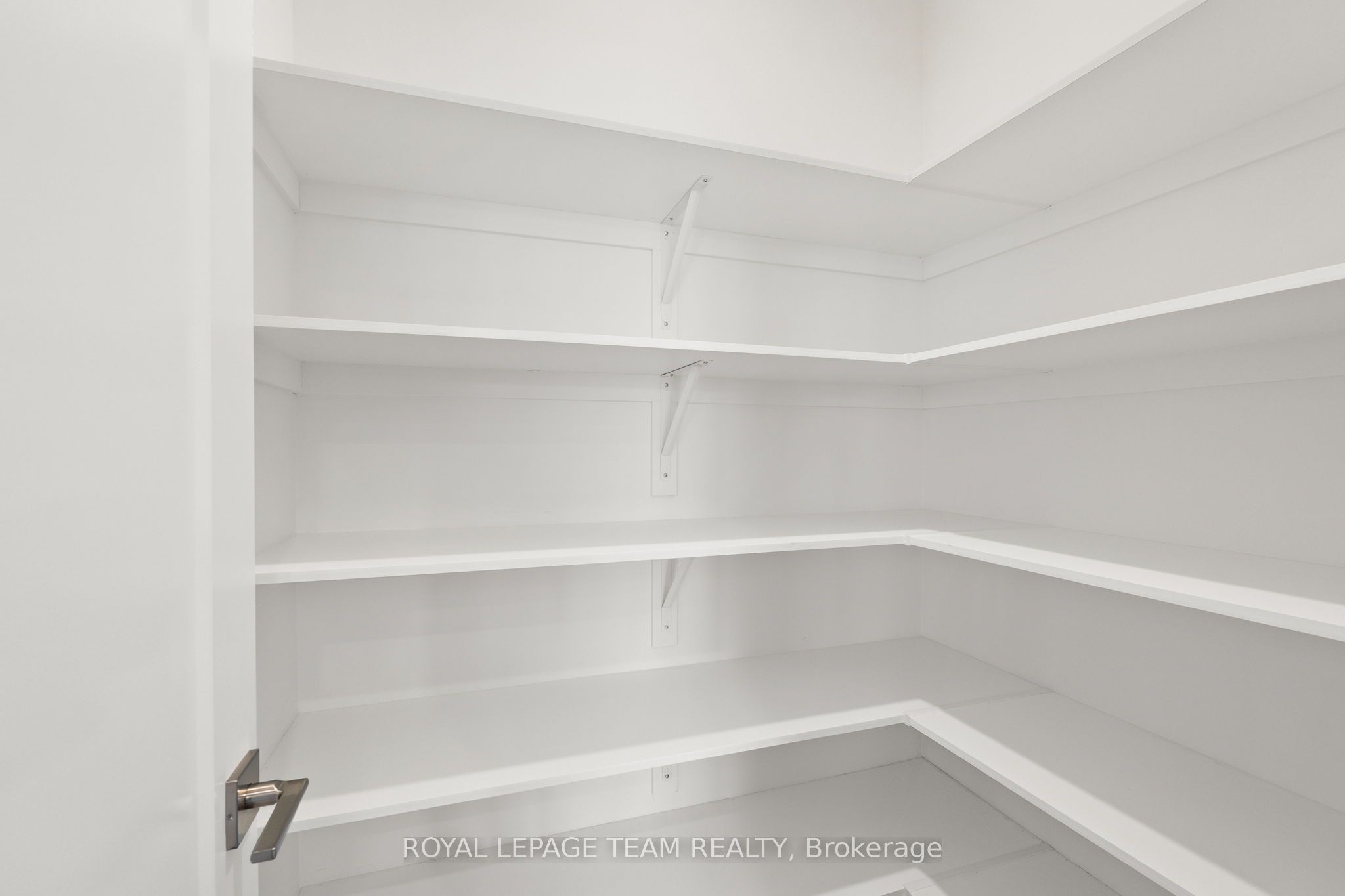 1086 Moore St Property Photo 14
