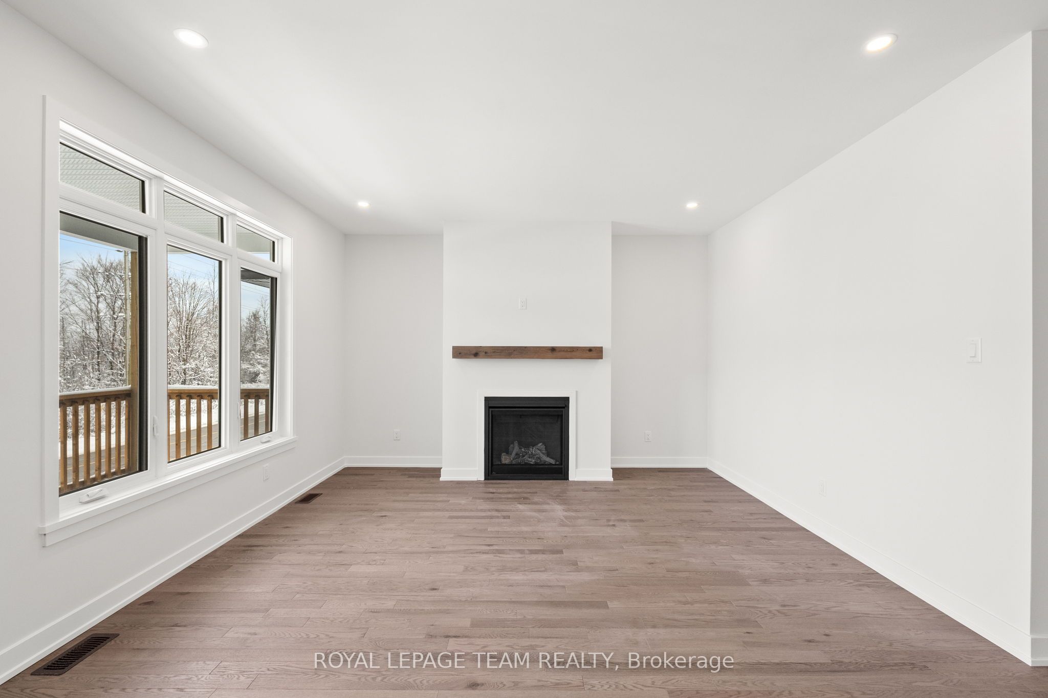 1086 Moore St Property Photo 19