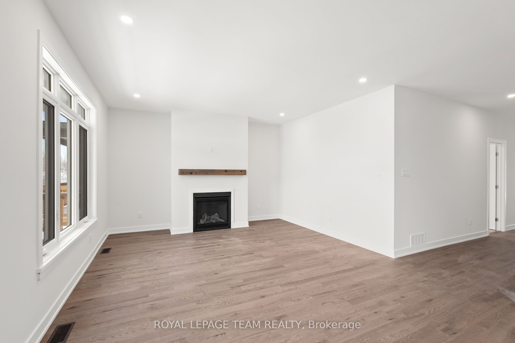 1086 Moore St Property Photo 20