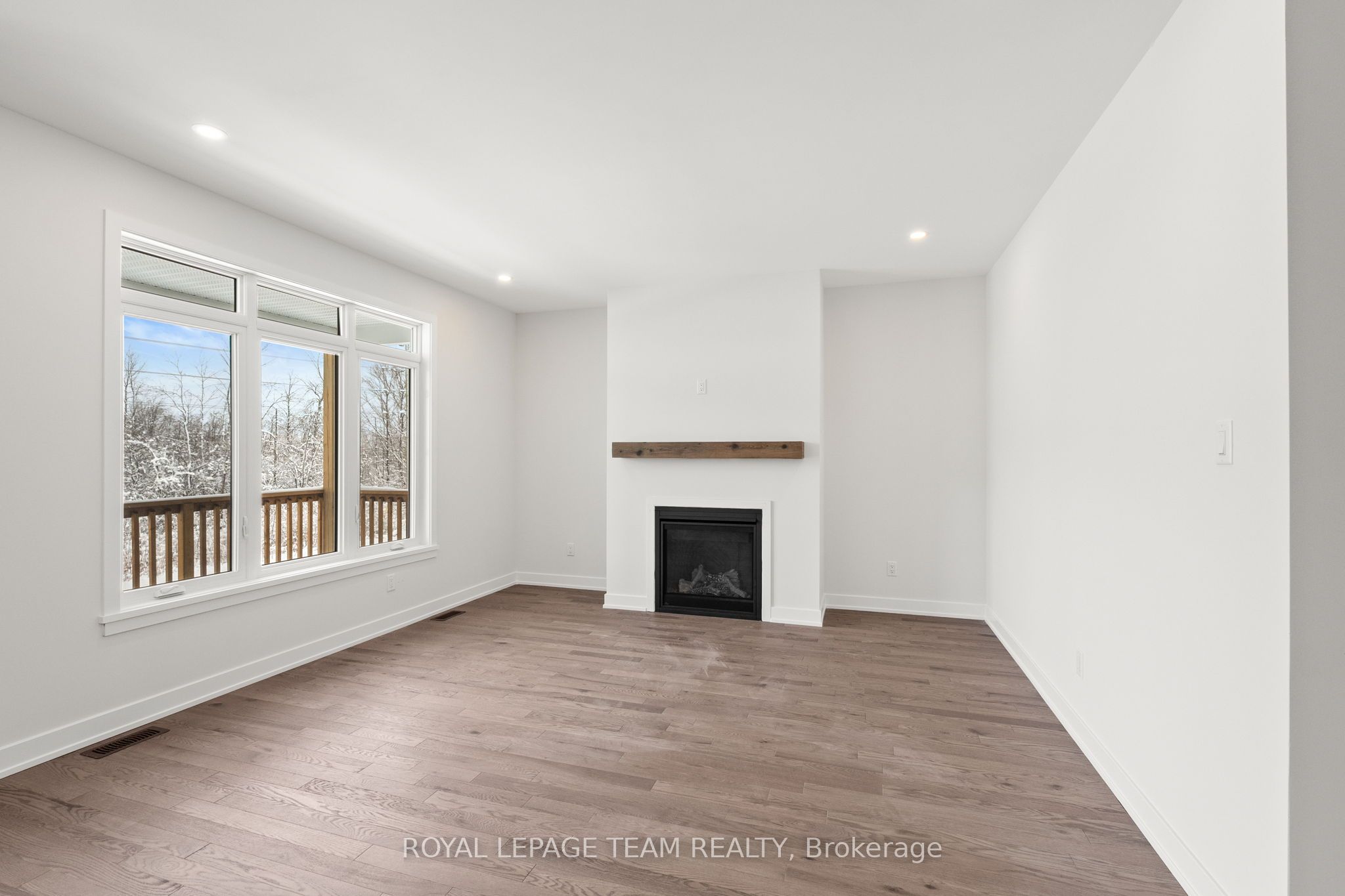 1086 Moore St Property Photo 21