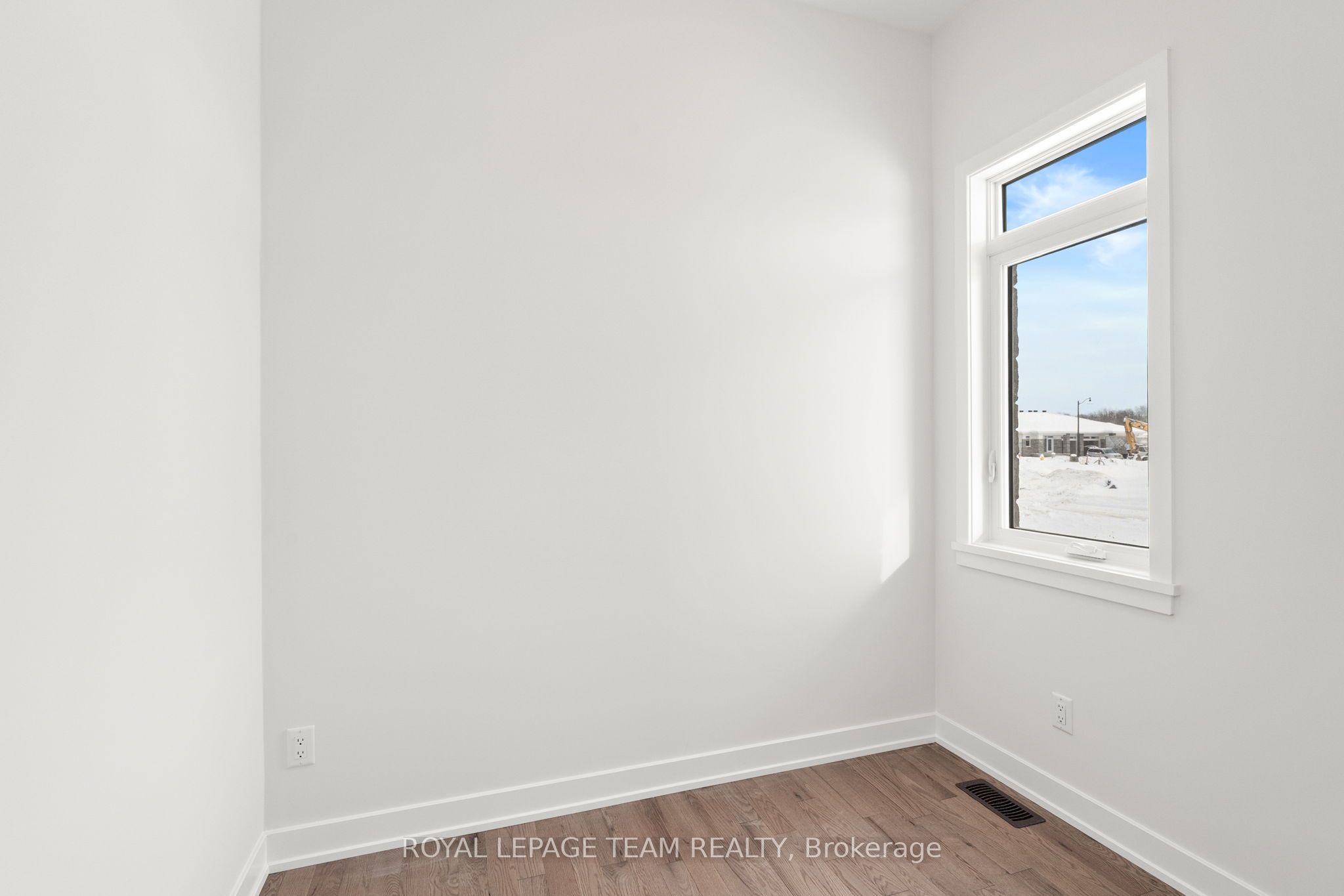 1086 Moore St Property Photo 32