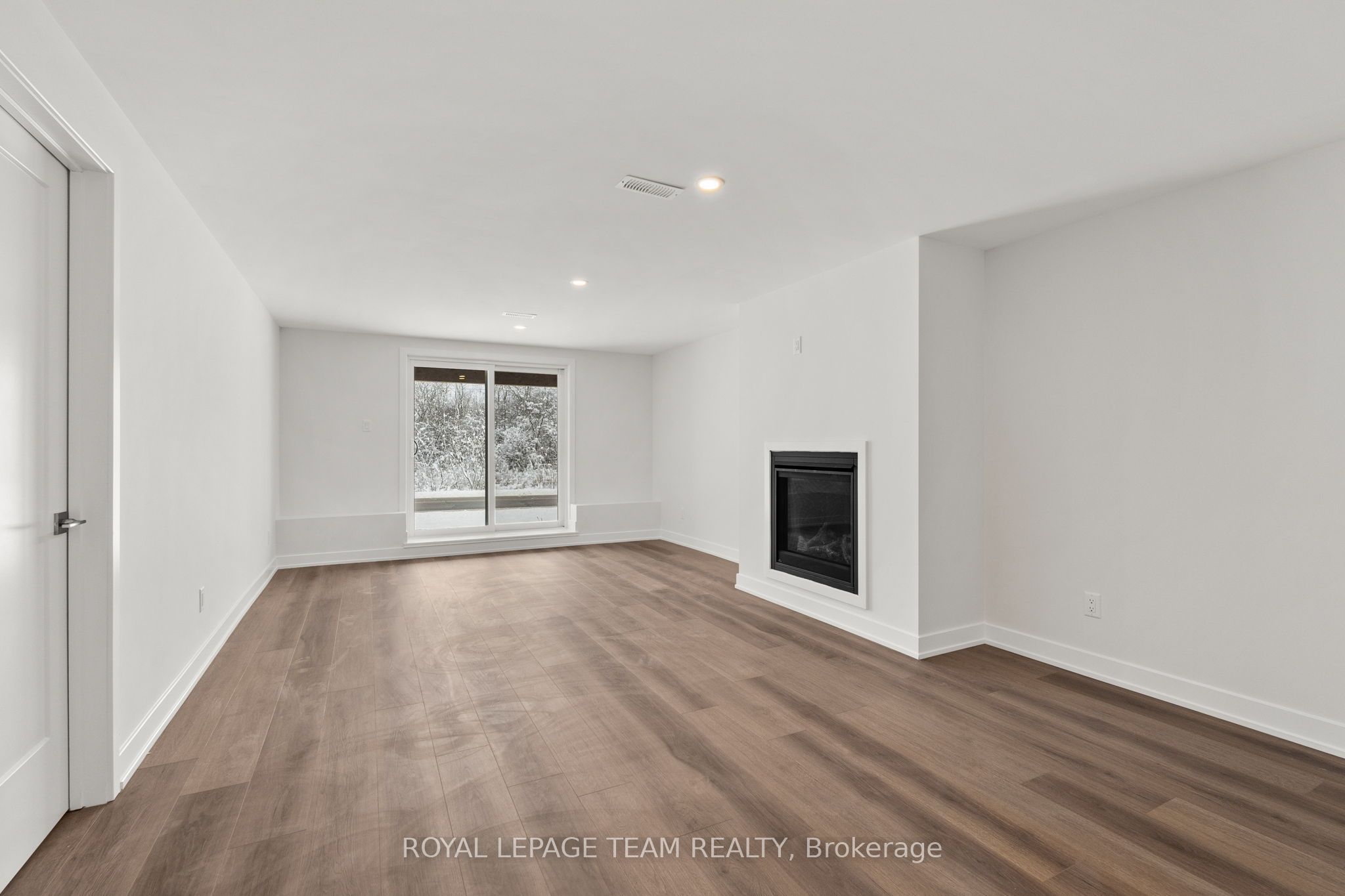 1086 Moore St Property Photo 35