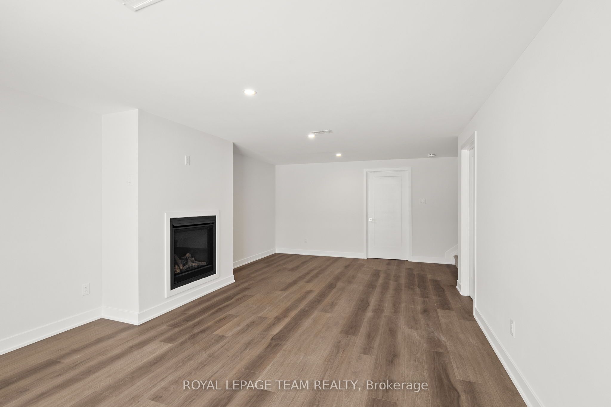 1086 Moore St Property Photo 37