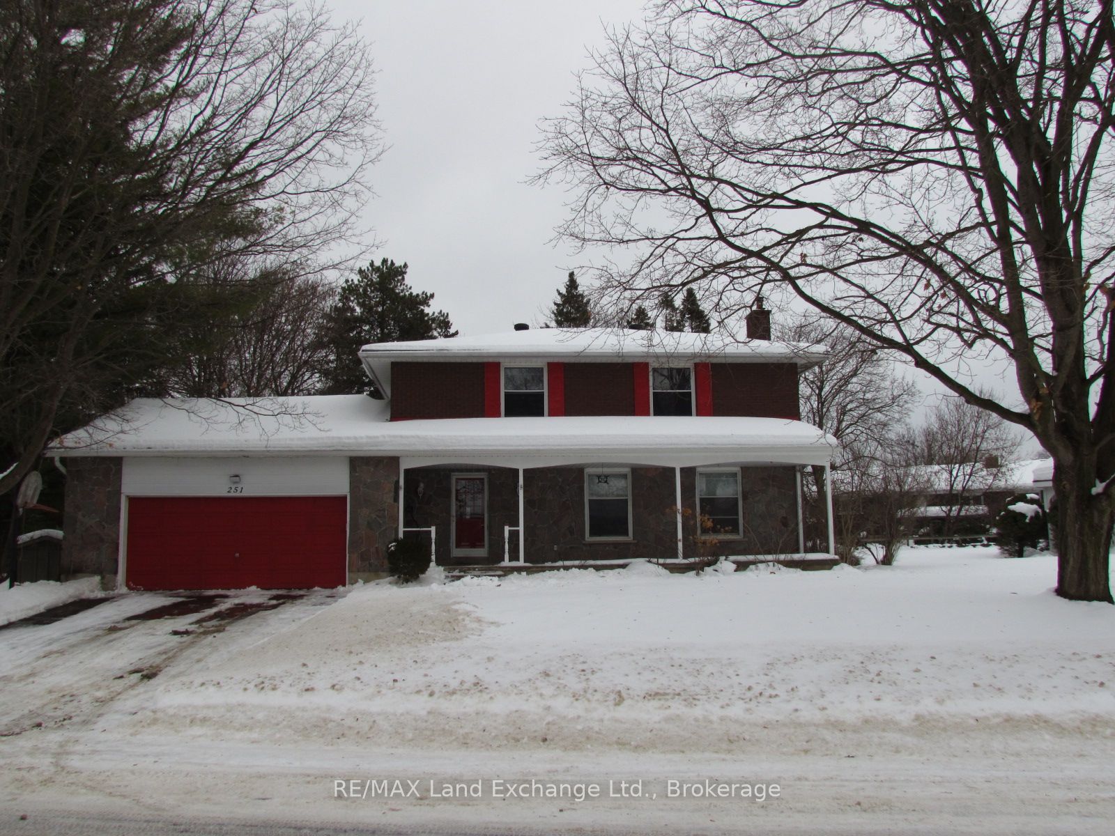 251 4th Ave Property Photo 1