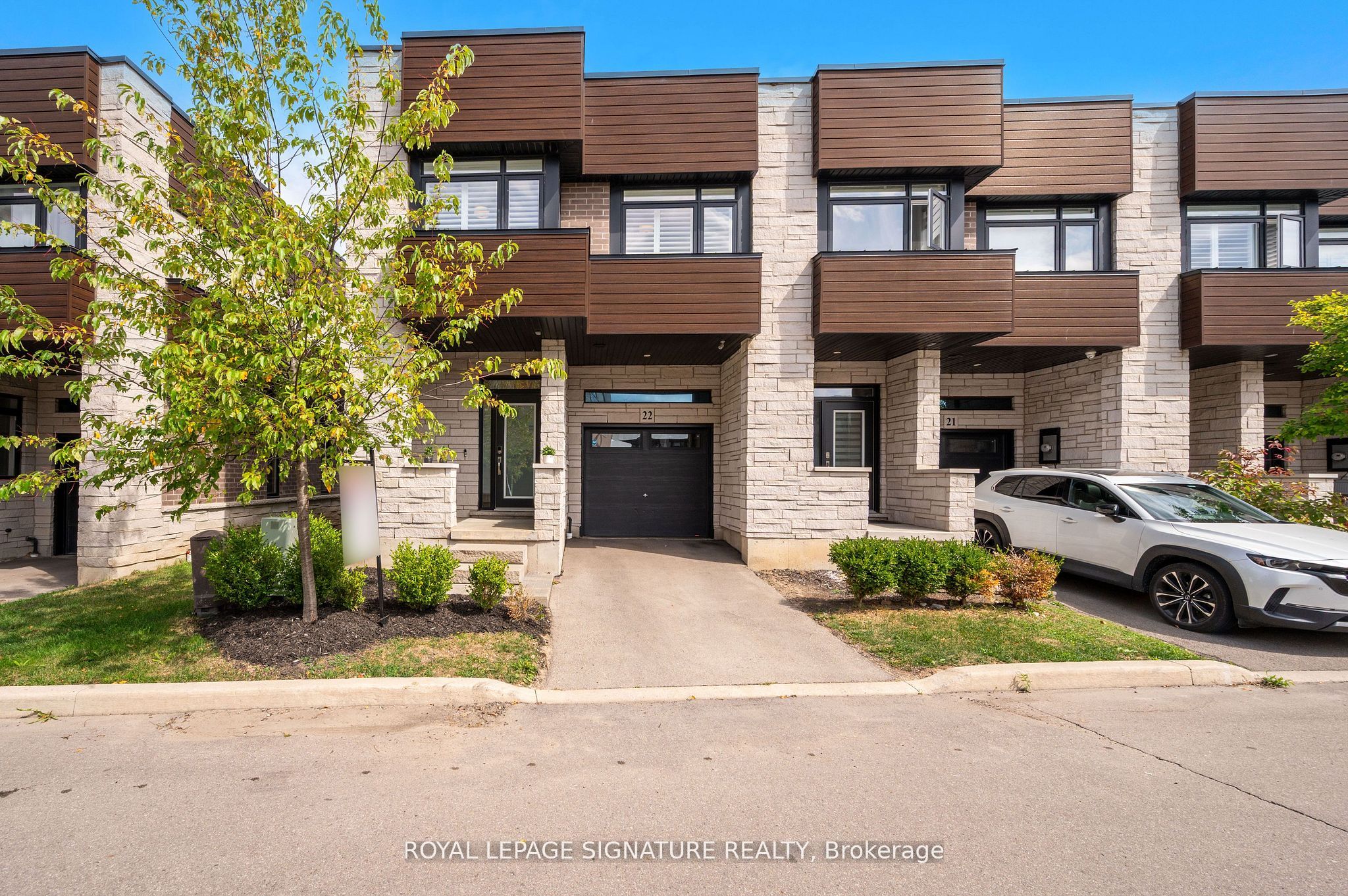 35 Midhurst Hts Property Photo 1