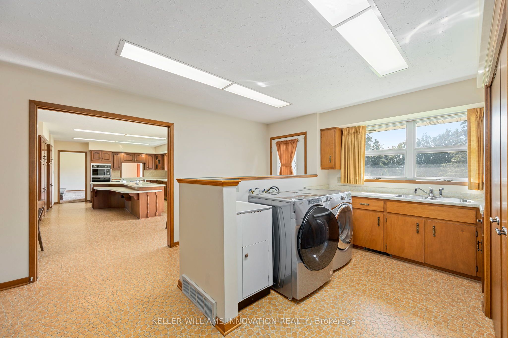 6828 Third Line Road Property Photo 17