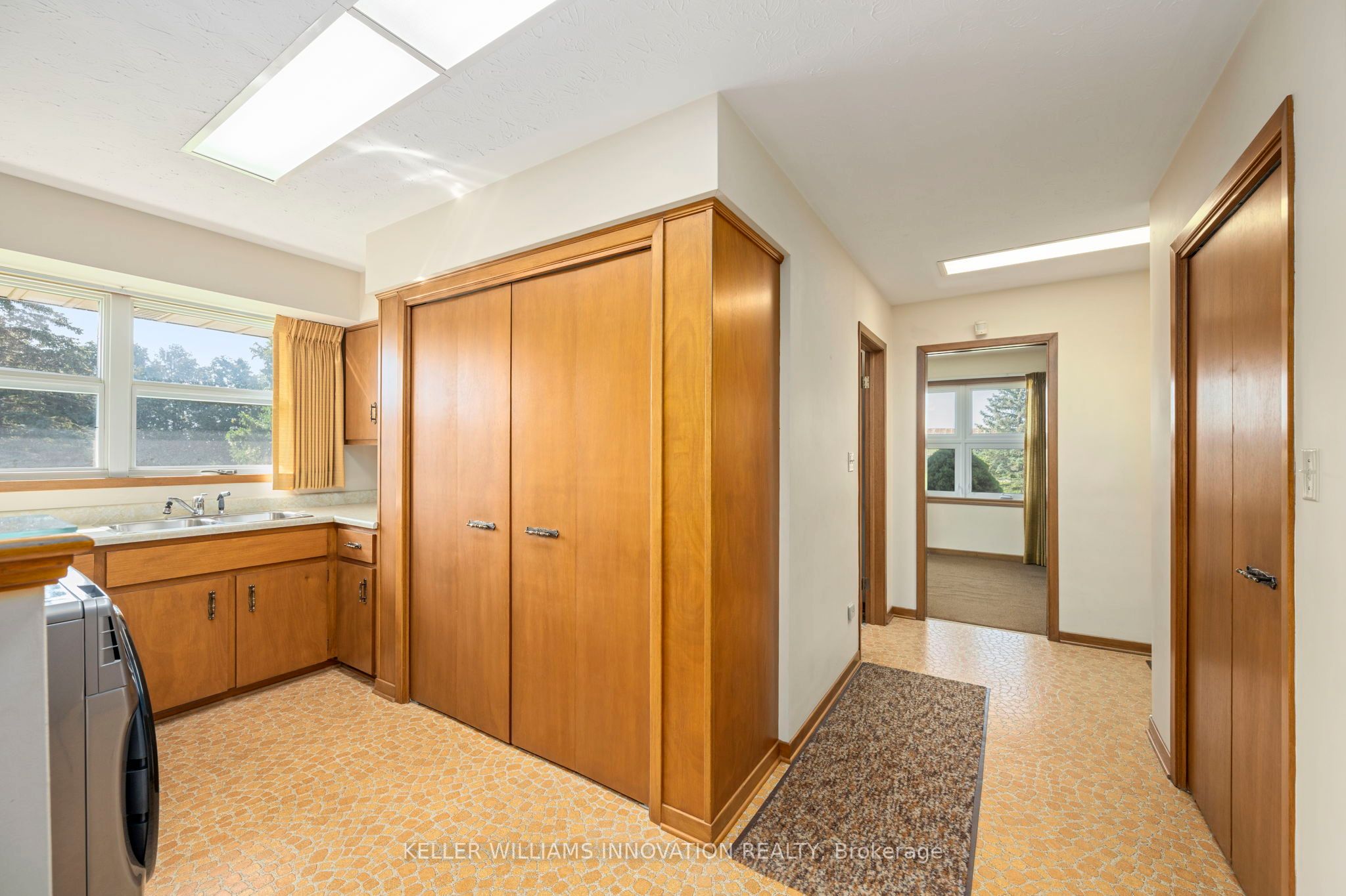 6828 Third Line Road Property Photo 18