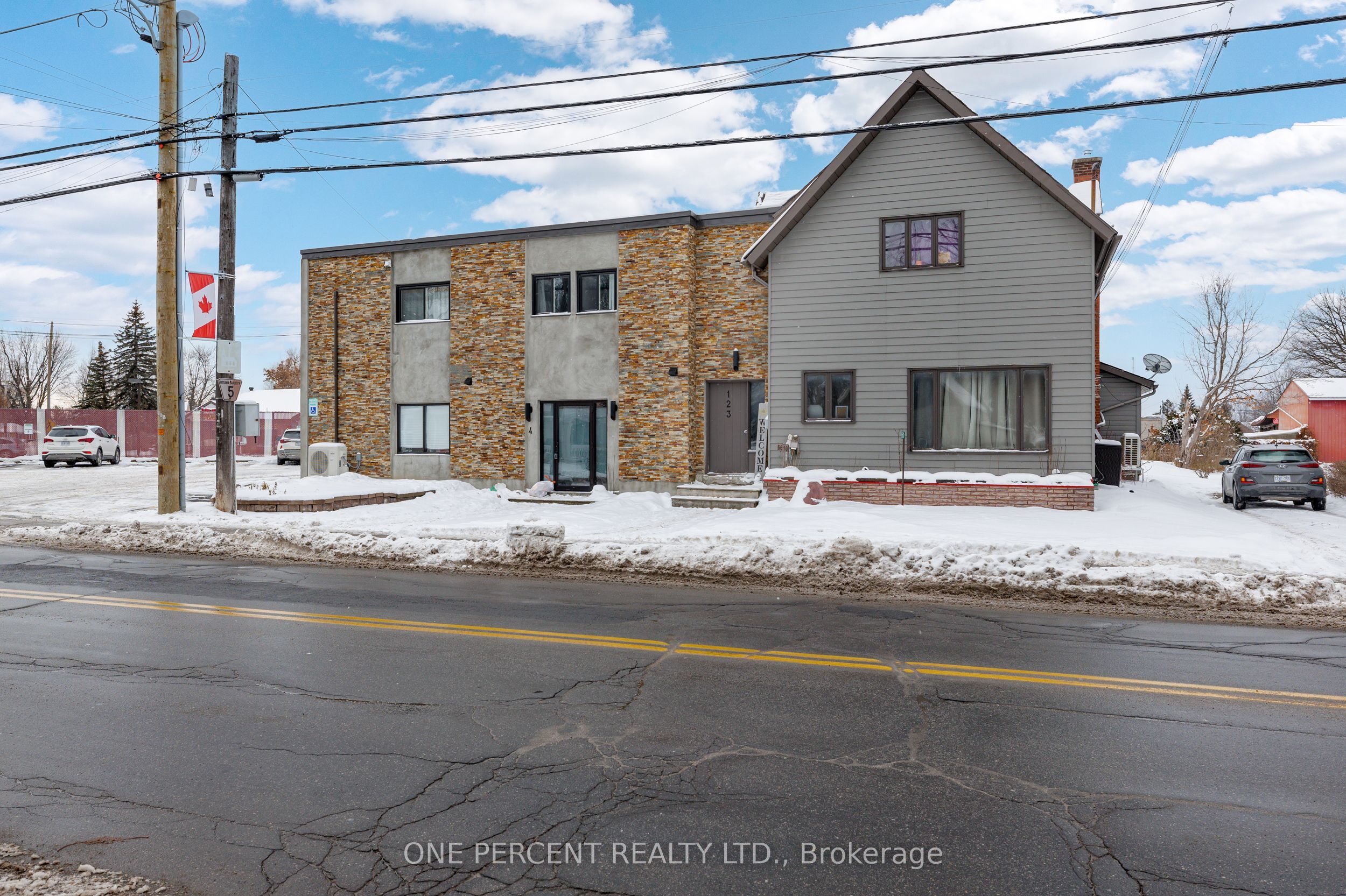 6610 4 Line Rd Property Photo 1