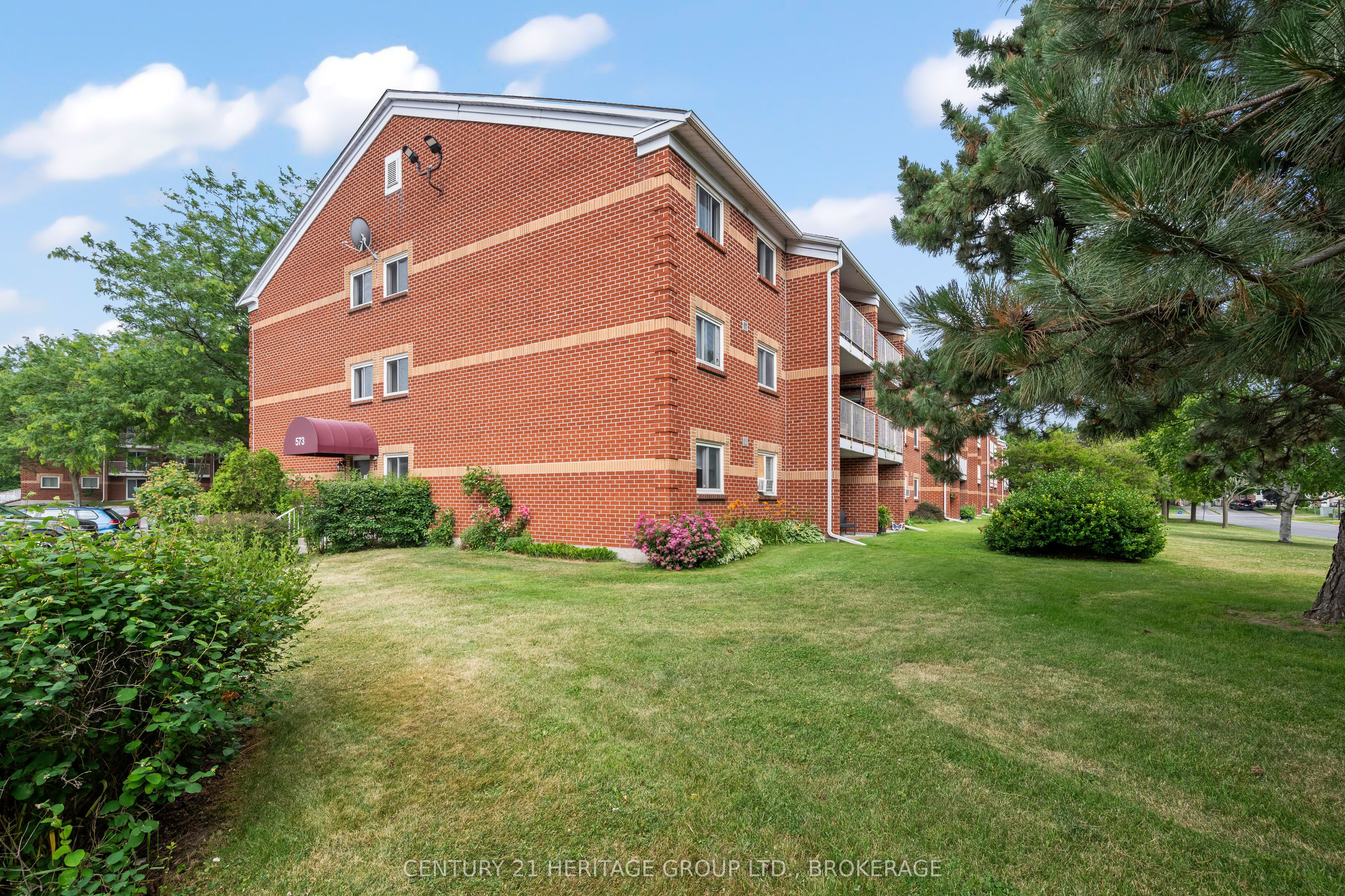 573 Armstrong Rd Property Photo 3