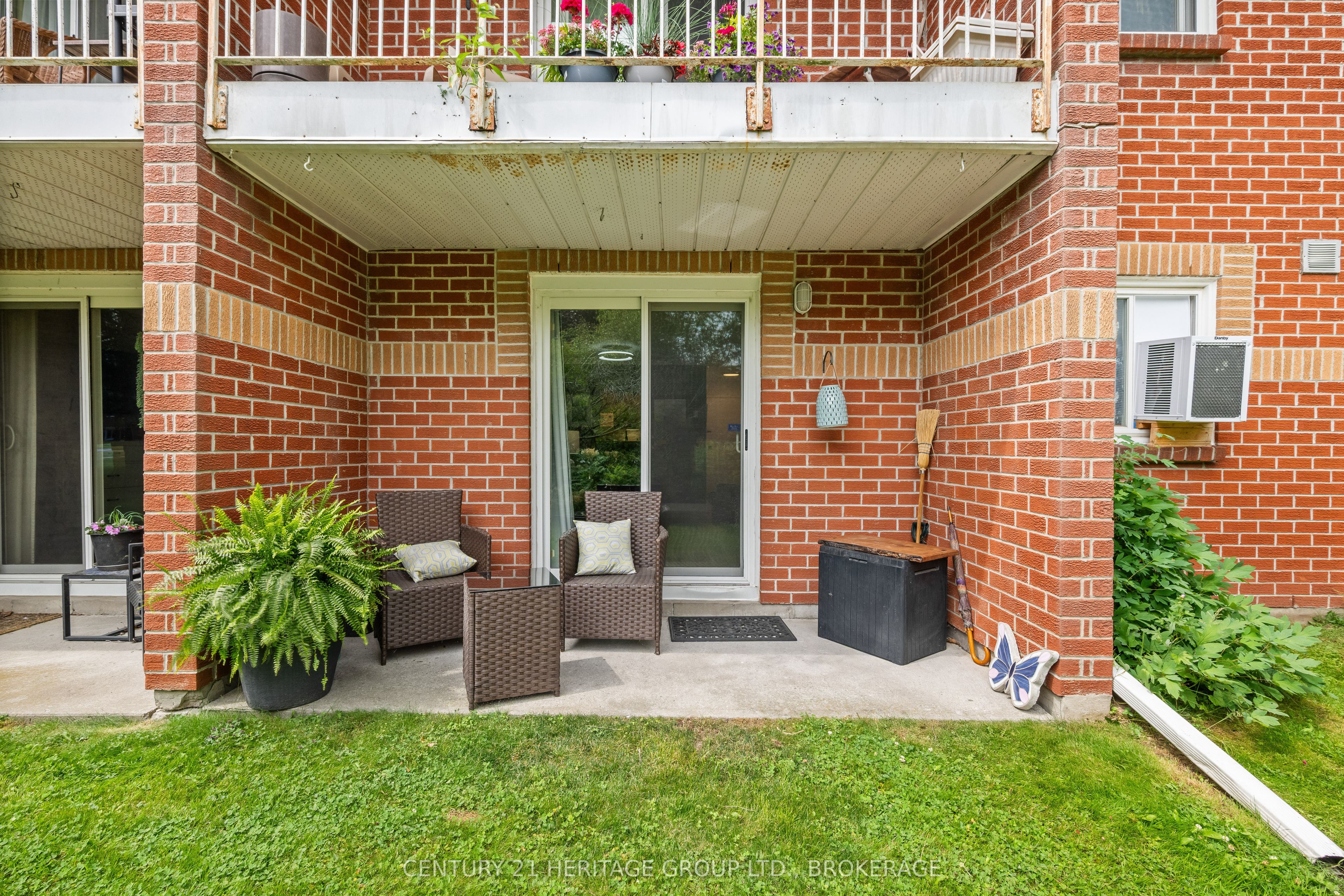 573 Armstrong Rd Property Photo 6