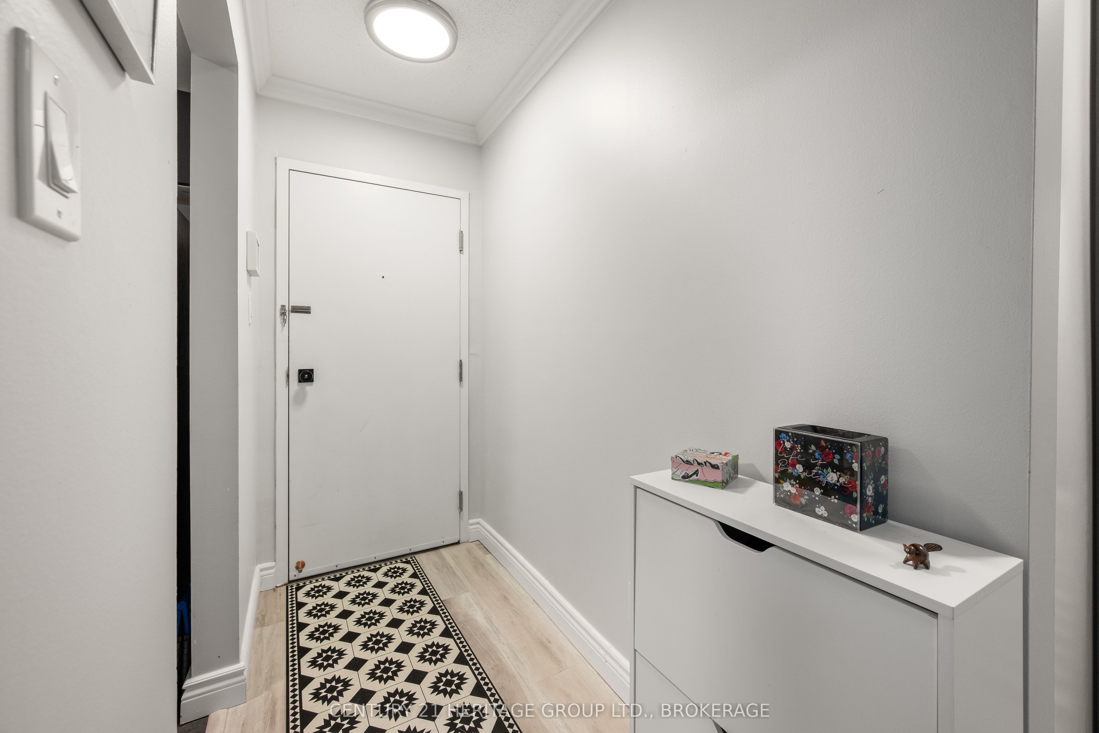 573 Armstrong Rd Property Photo 8