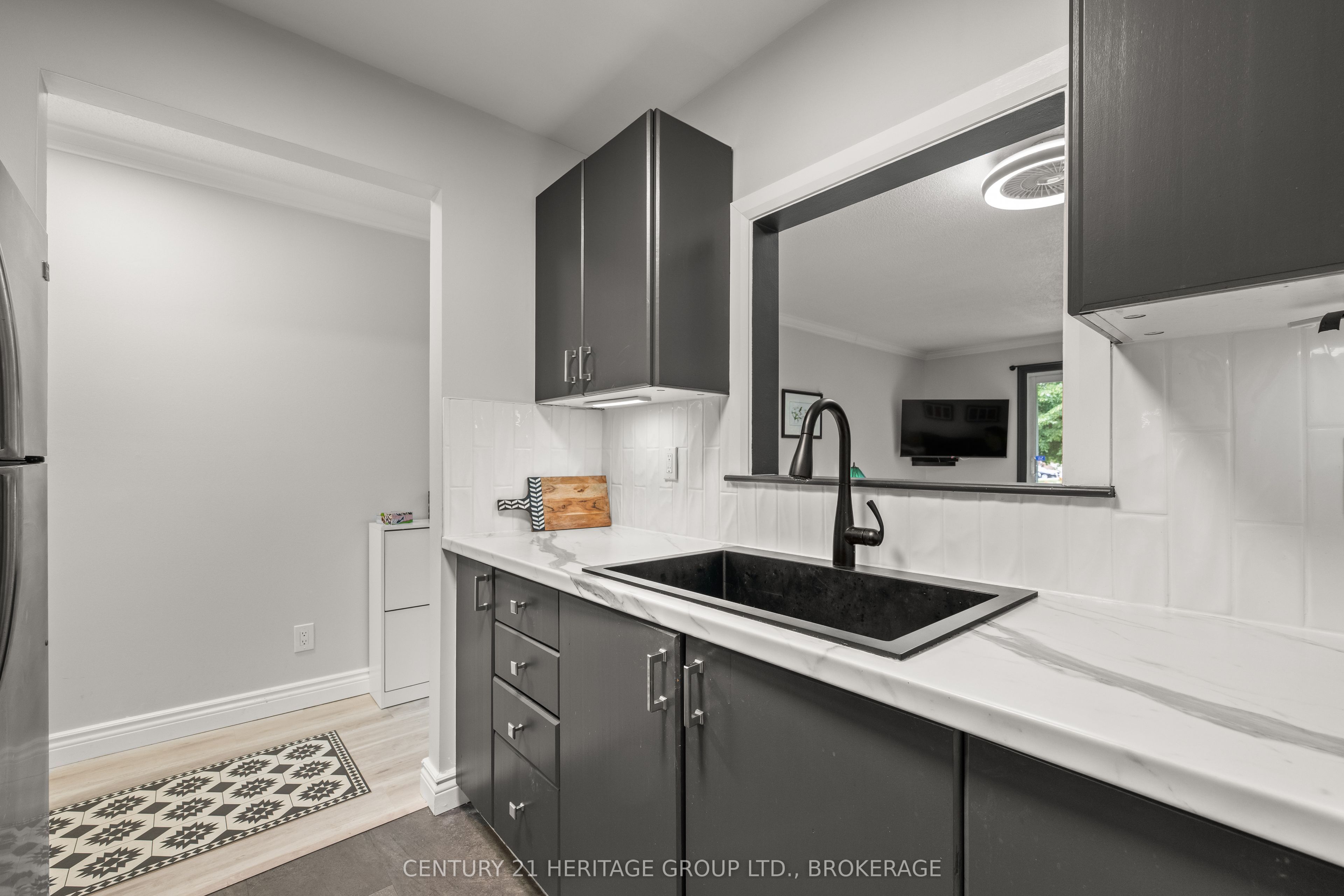 573 Armstrong Rd Property Photo 10