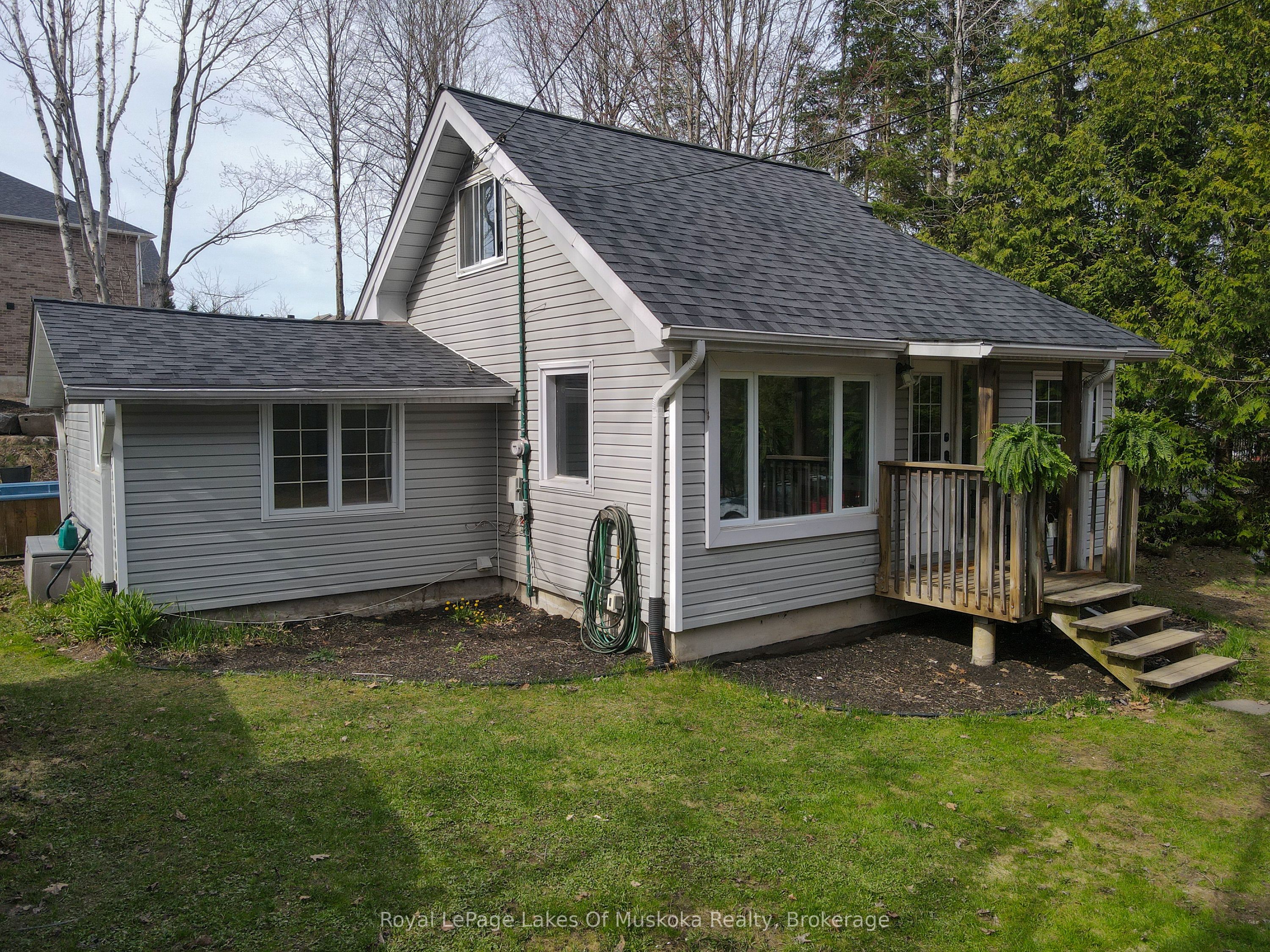 6 Hibberd Ln Property Photo 1
