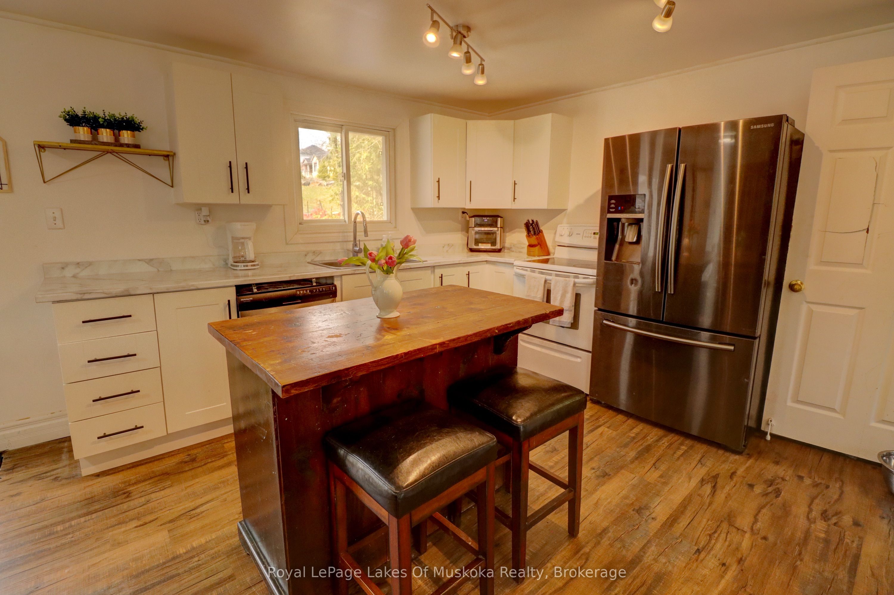 6 Hibberd Ln Property Photo 5
