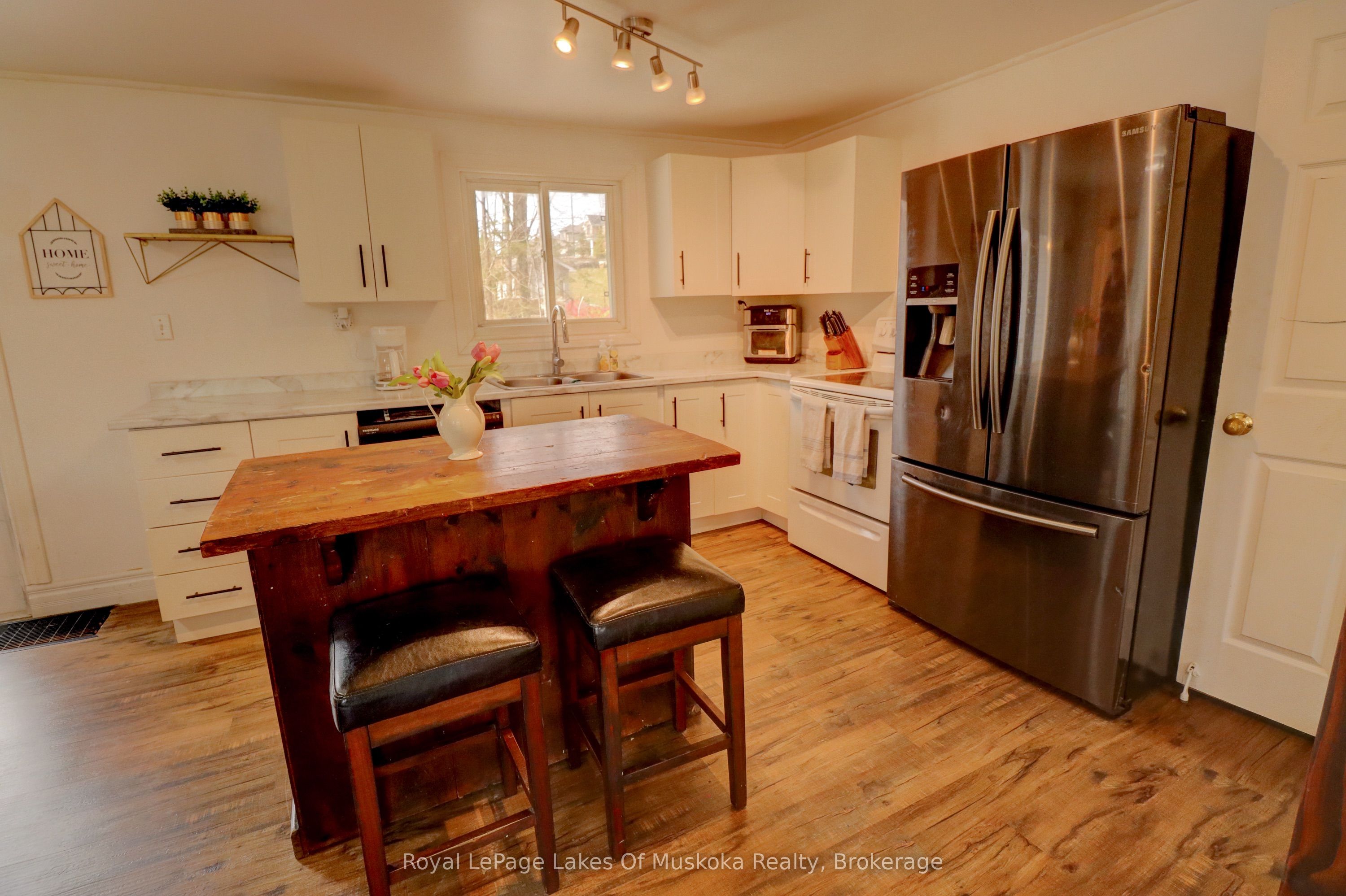 6 Hibberd Ln Property Photo 11