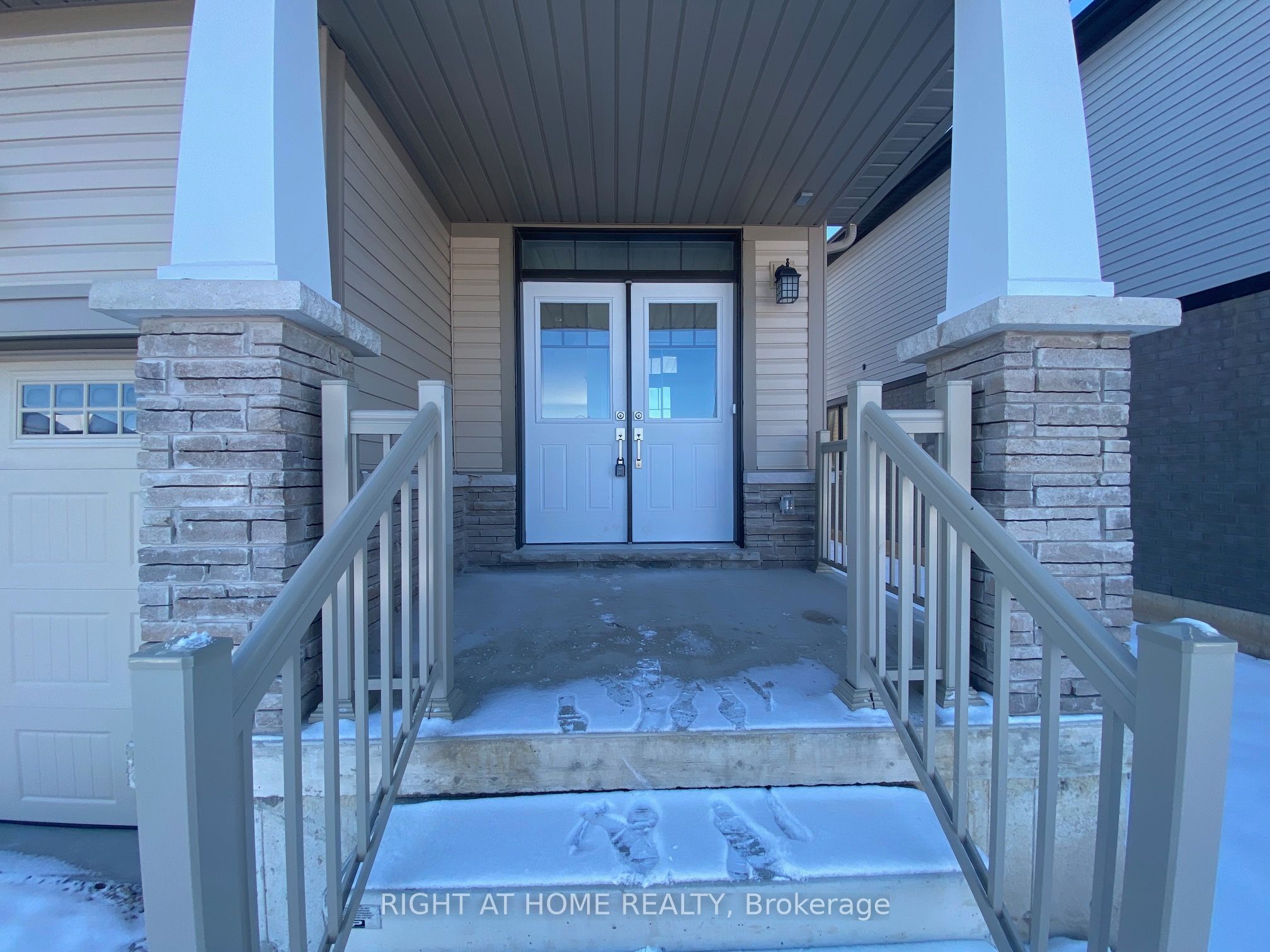 74 Witteveen Dr Property Photo 1