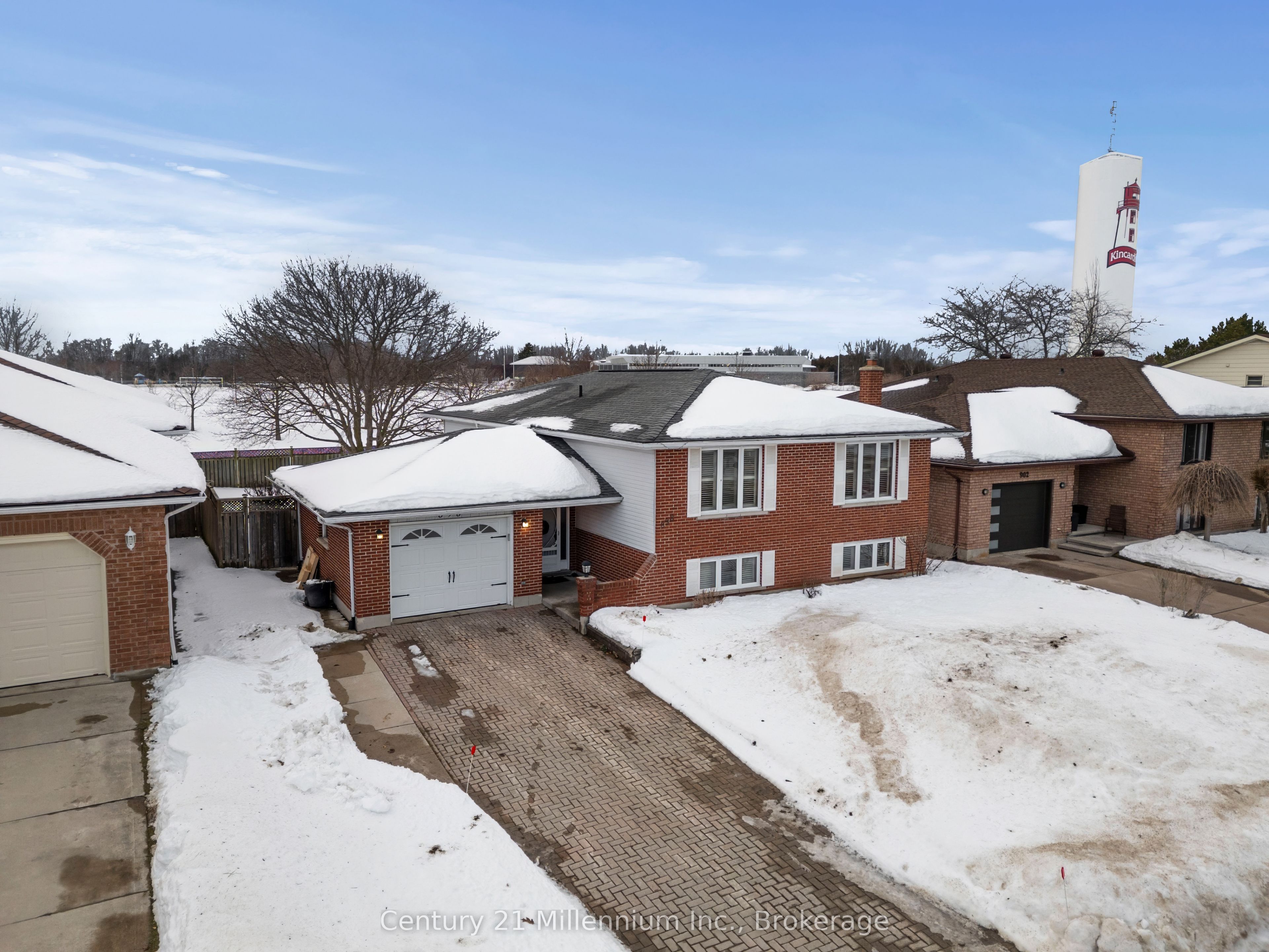898 Mcpherson Cres Property Photo 1