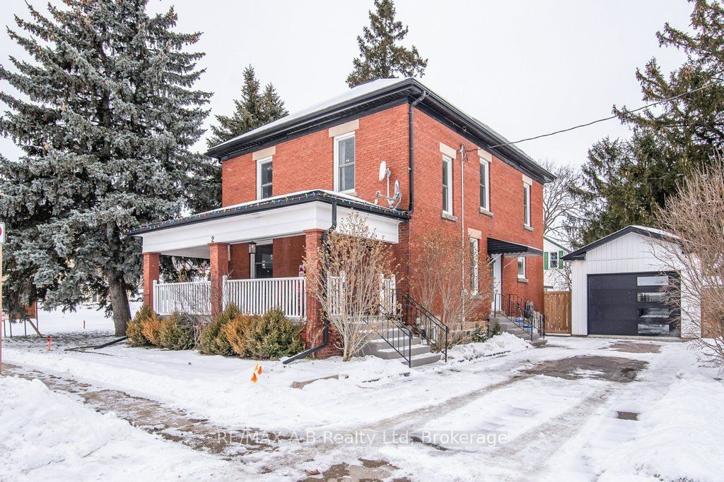 2 Loveys St Property Photo 1