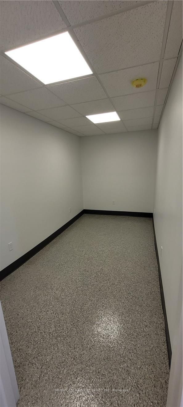 120 Parkdale Avenue N Office #1 Property Photo 13