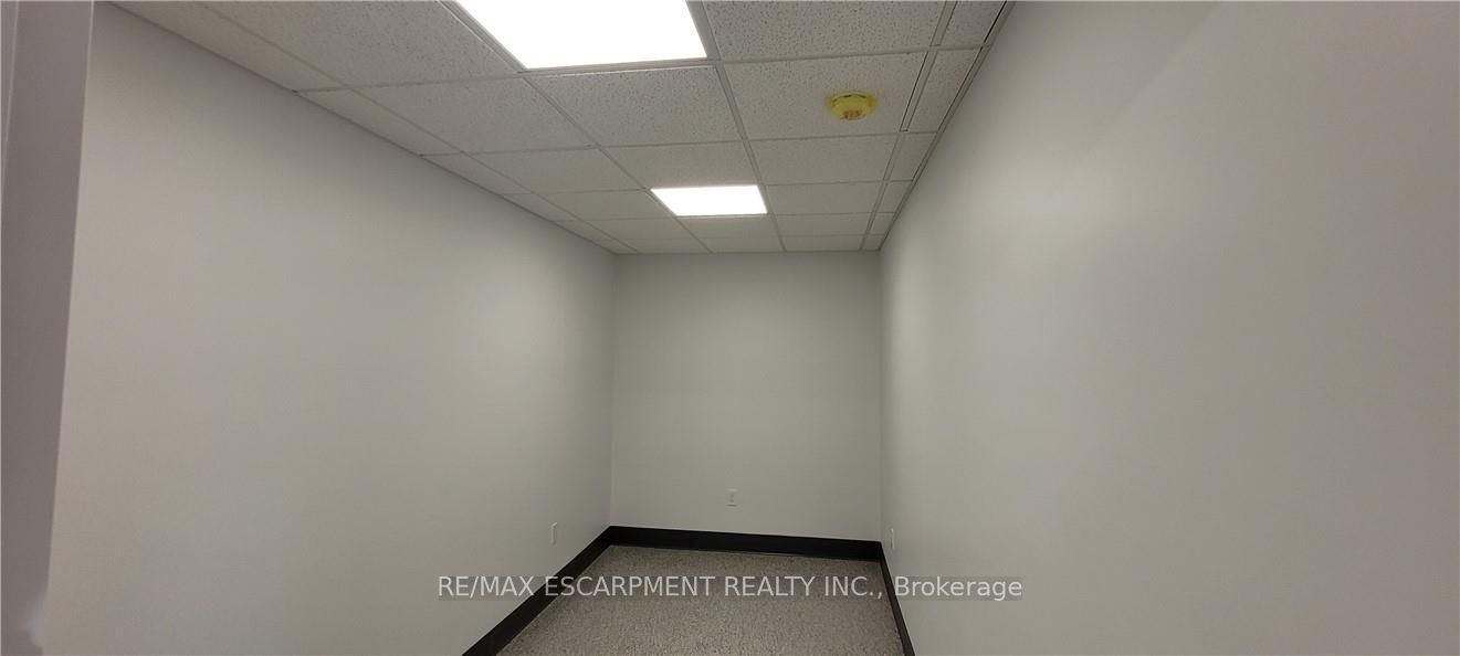 120 Parkdale Avenue N Office #1 Property Photo 14