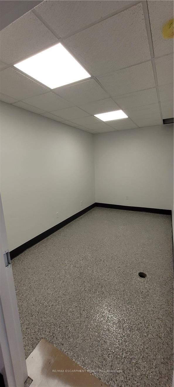 120 Parkdale Avenue N Office #1 Property Photo 15