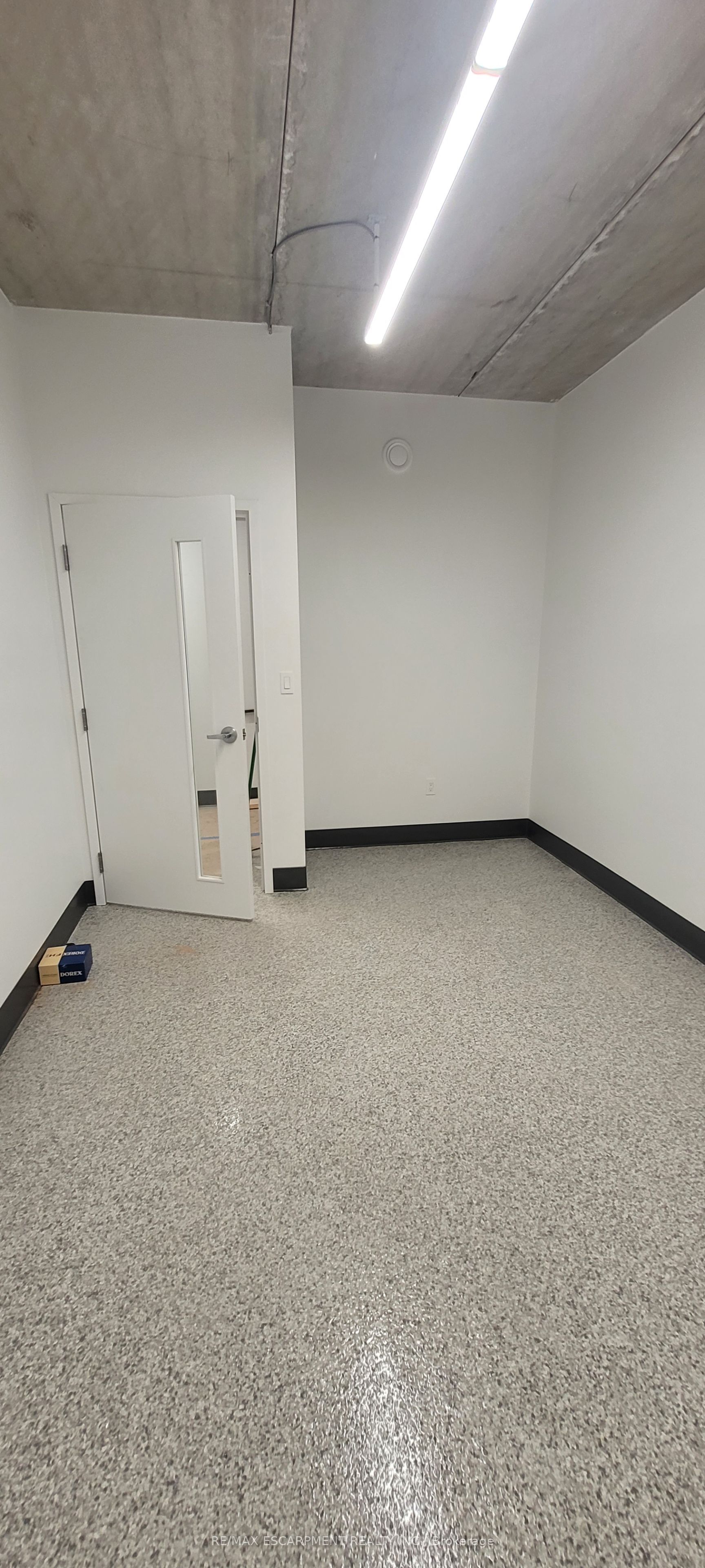 120 Parkdale Avenue N Office #1 Property Photo 18