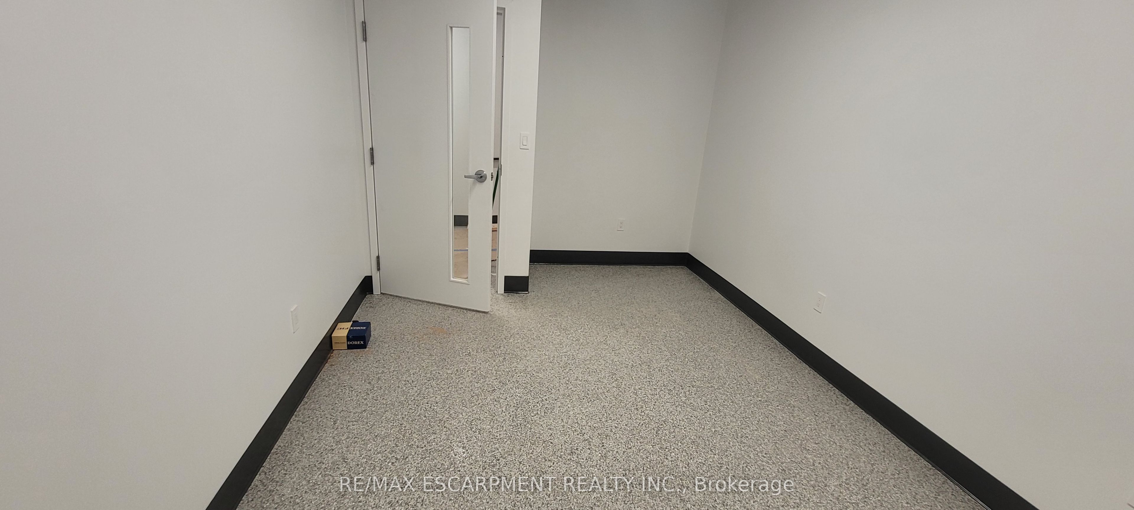 120 Parkdale Avenue N Office #1 Property Photo 19