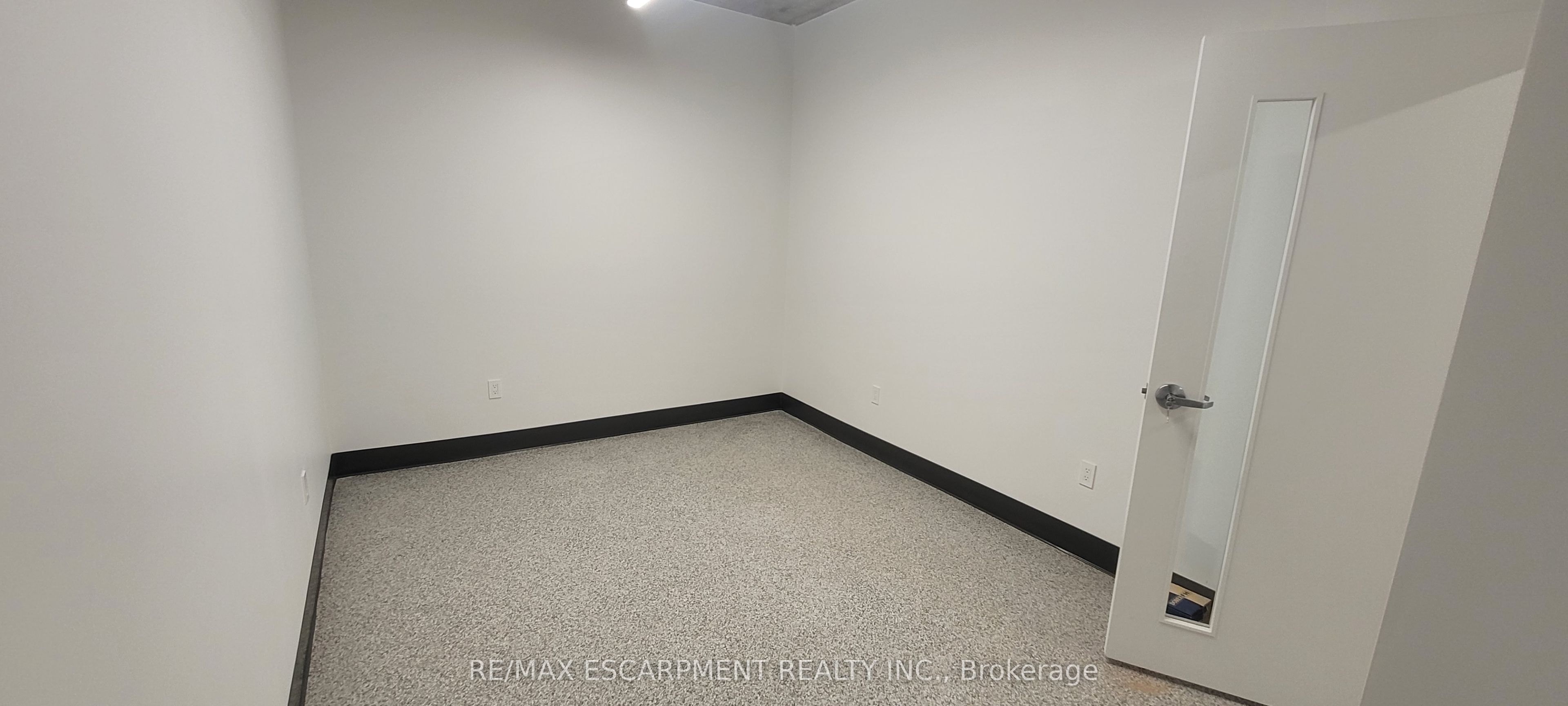120 Parkdale Avenue N Office #1 Property Photo 20