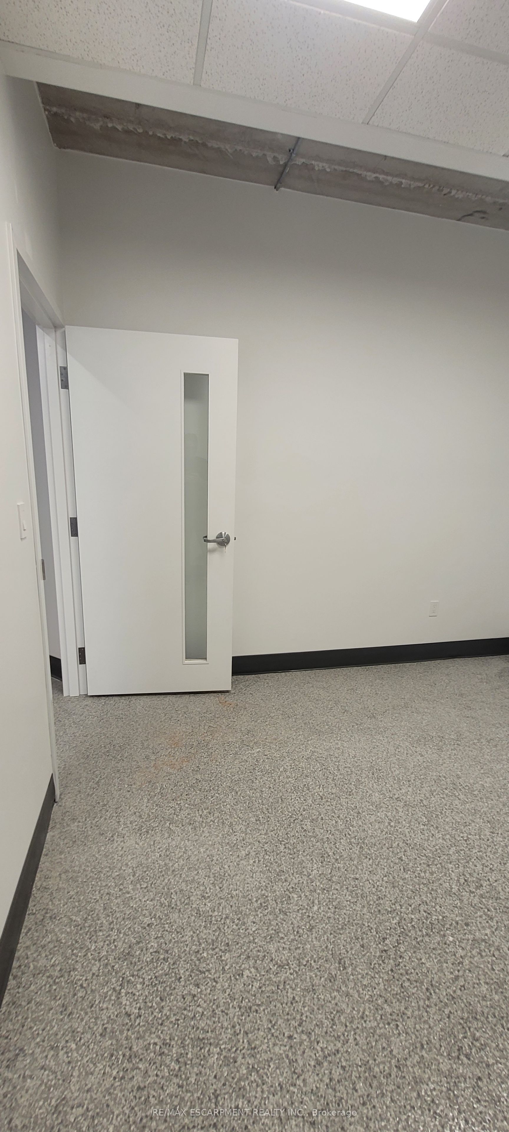 120 Parkdale Avenue N Office #1 Property Photo 21