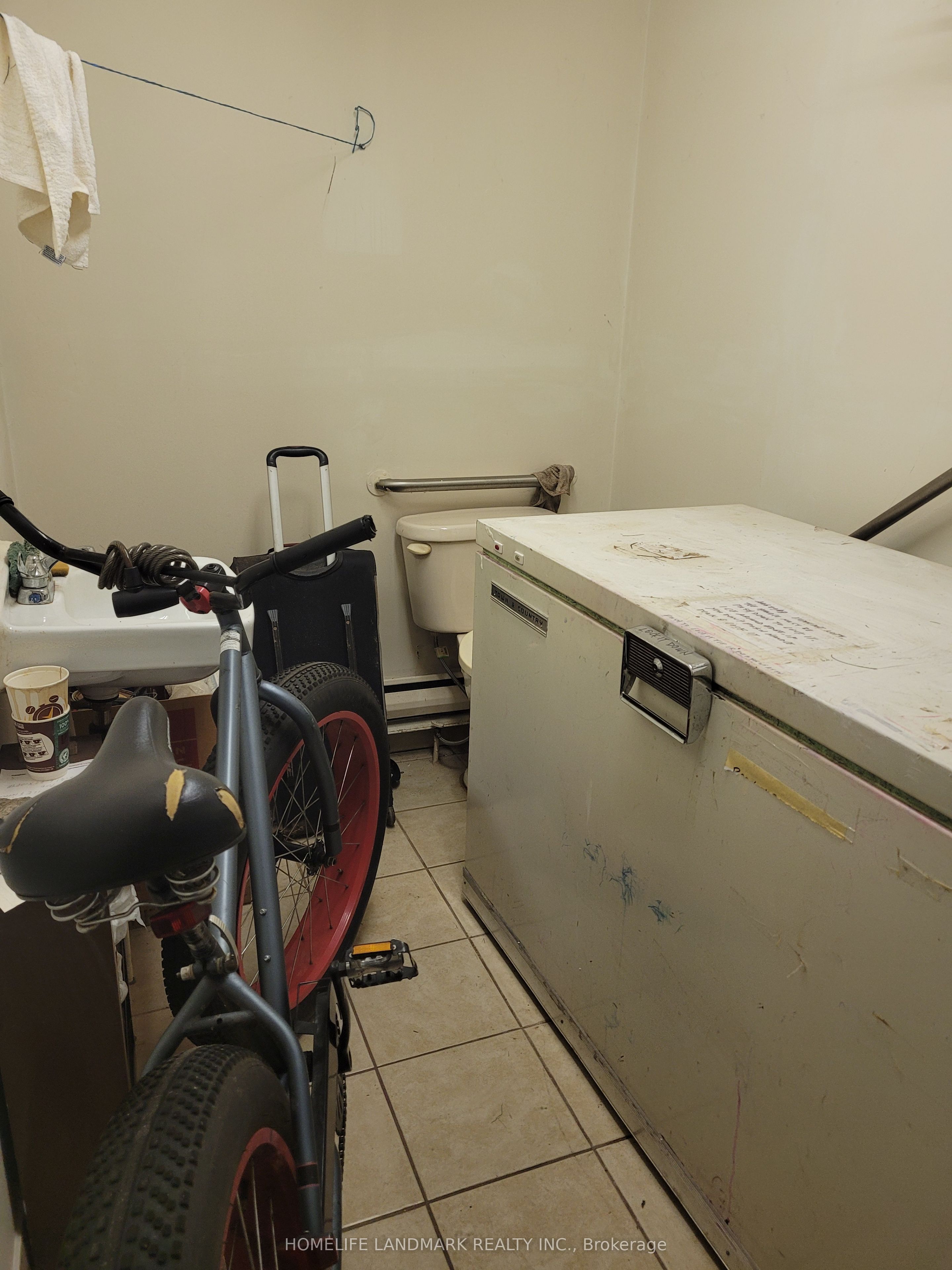 817 King Street E Property Photo 10