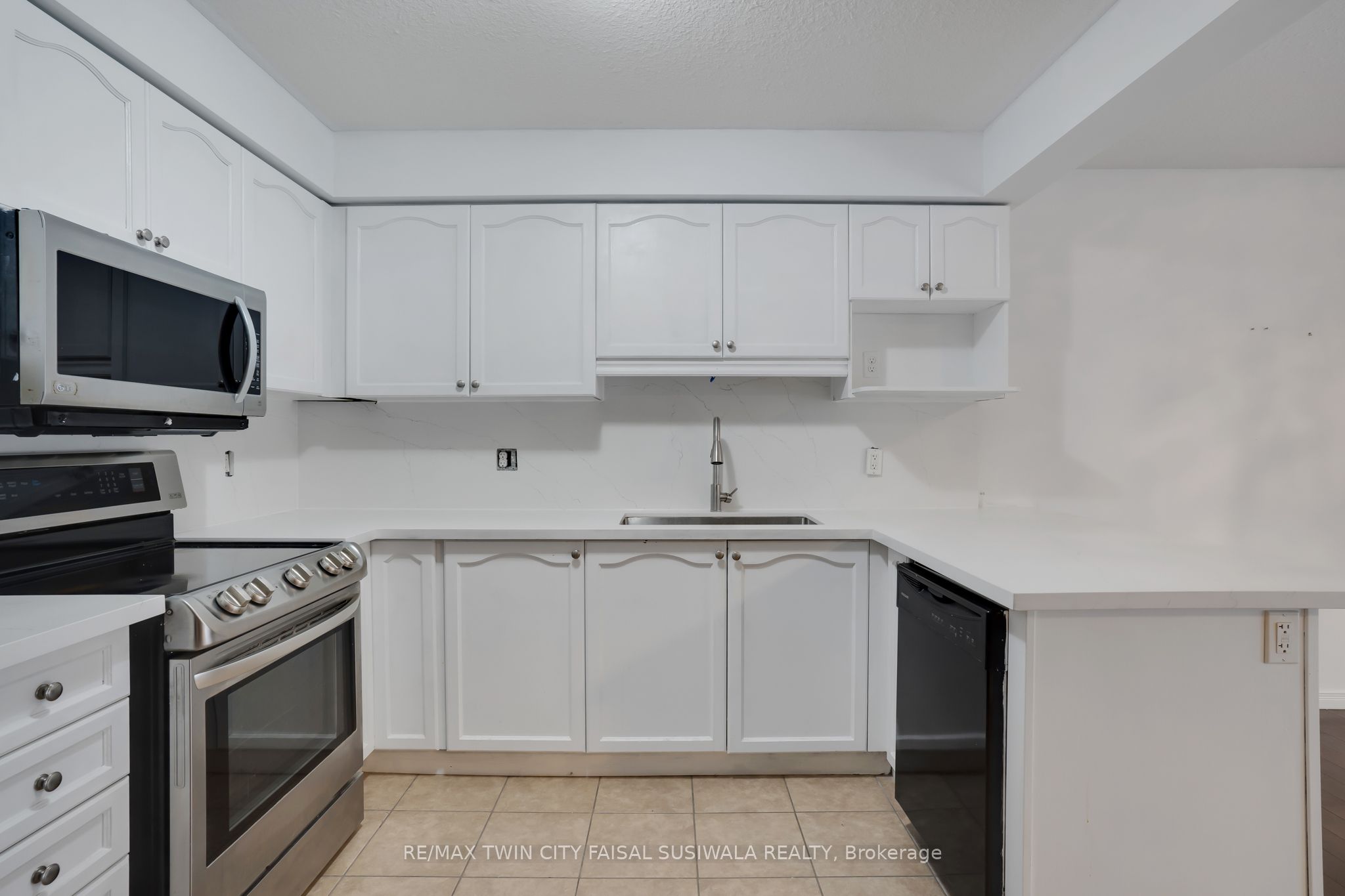 310 Fallowfield Drive Property Photo 9