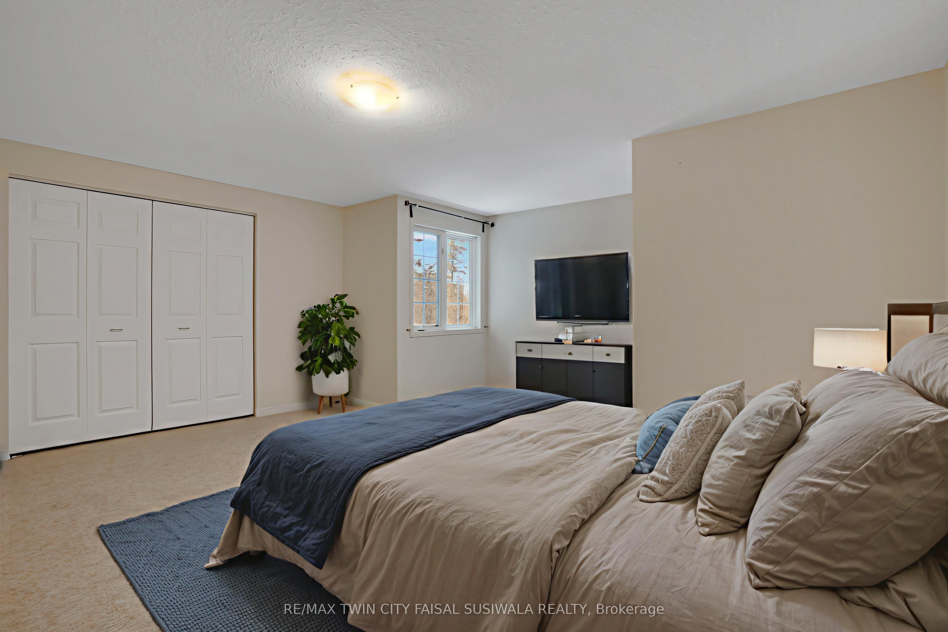 310 Fallowfield Drive Property Photo 13