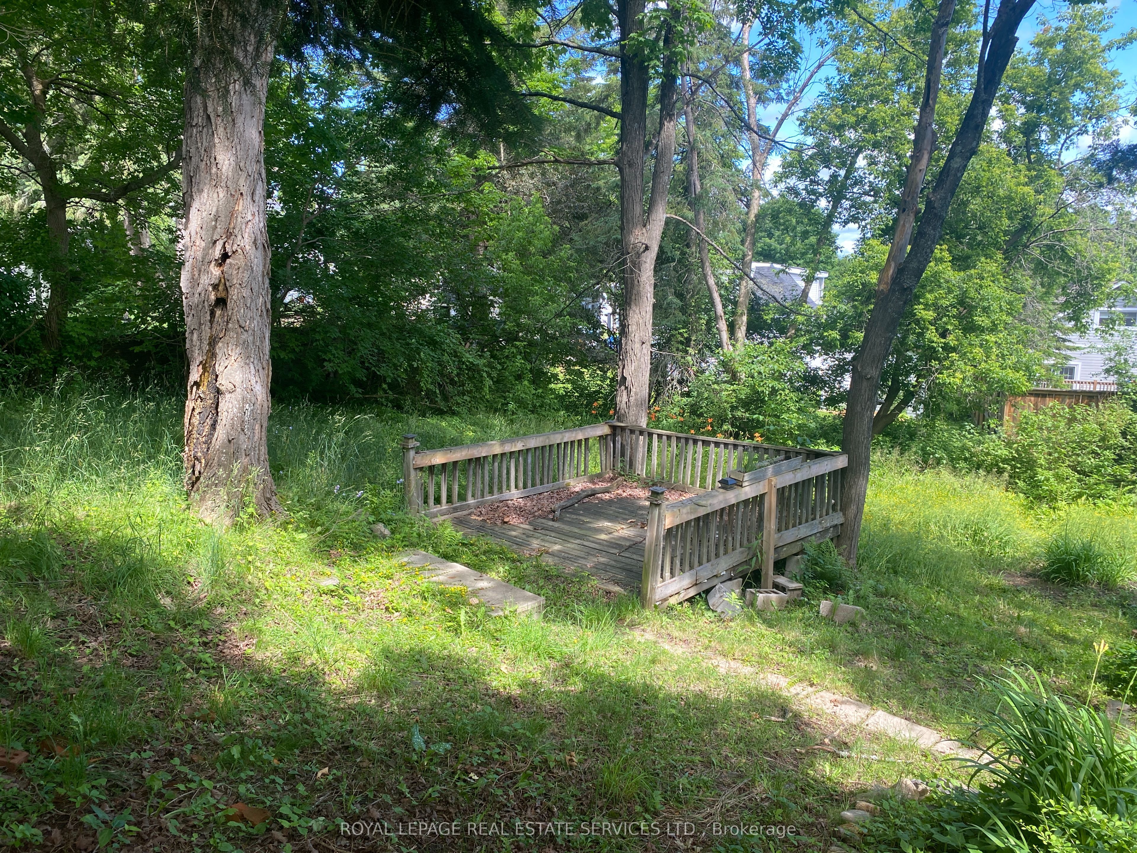 16 Cora Street E Property Photo 2