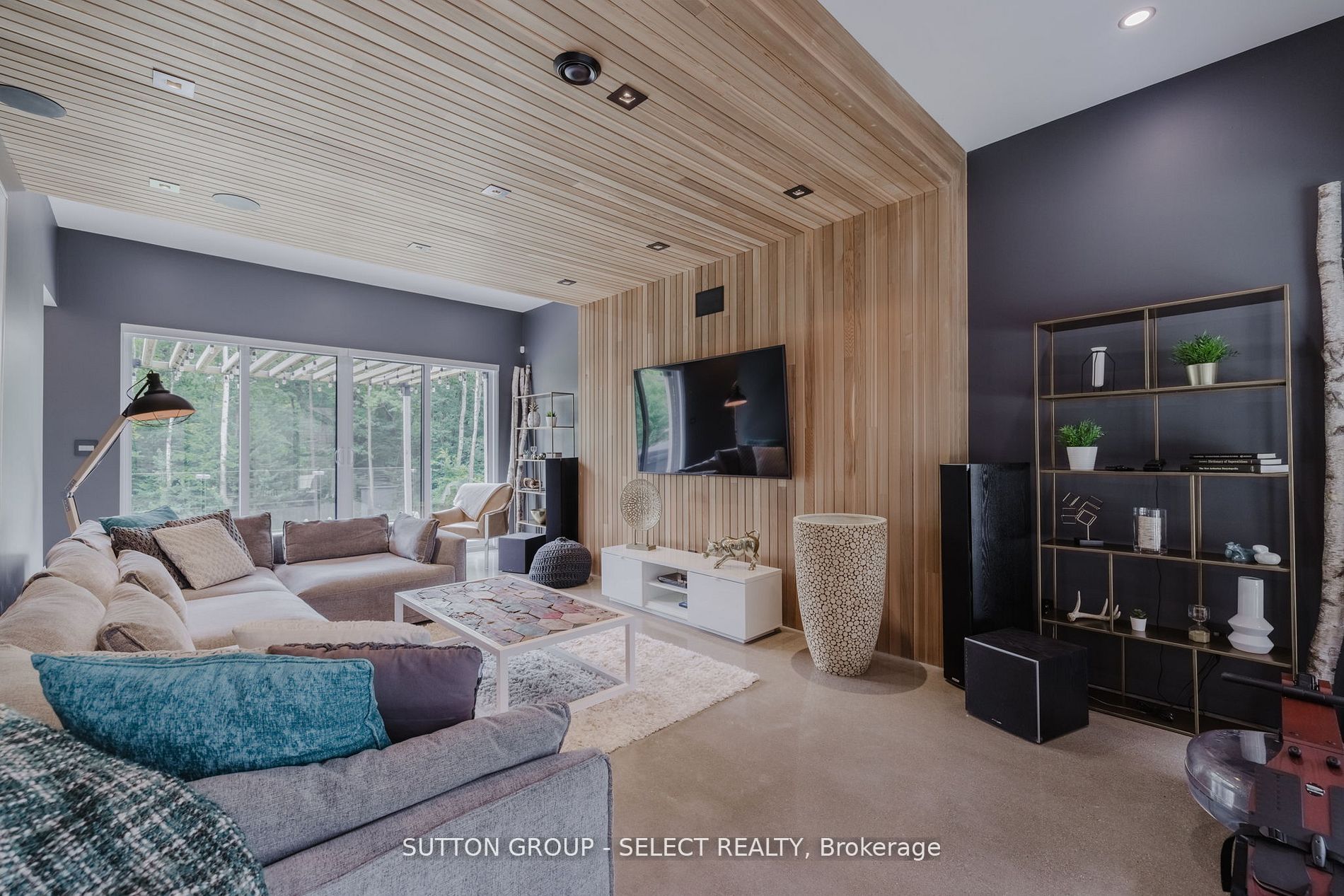 9385 Elviage Drive Property Photo 13