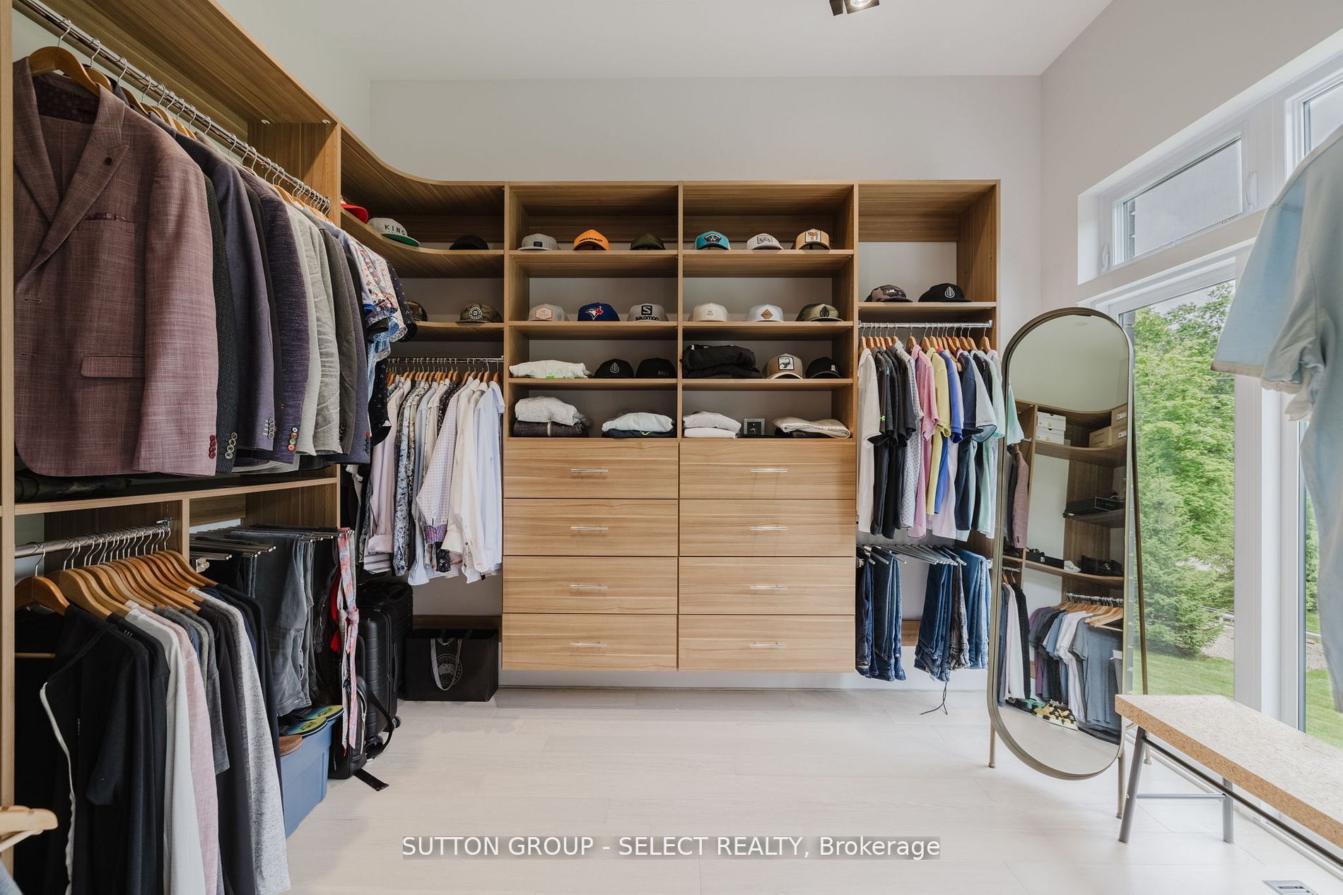 9385 Elviage Drive Property Photo 16