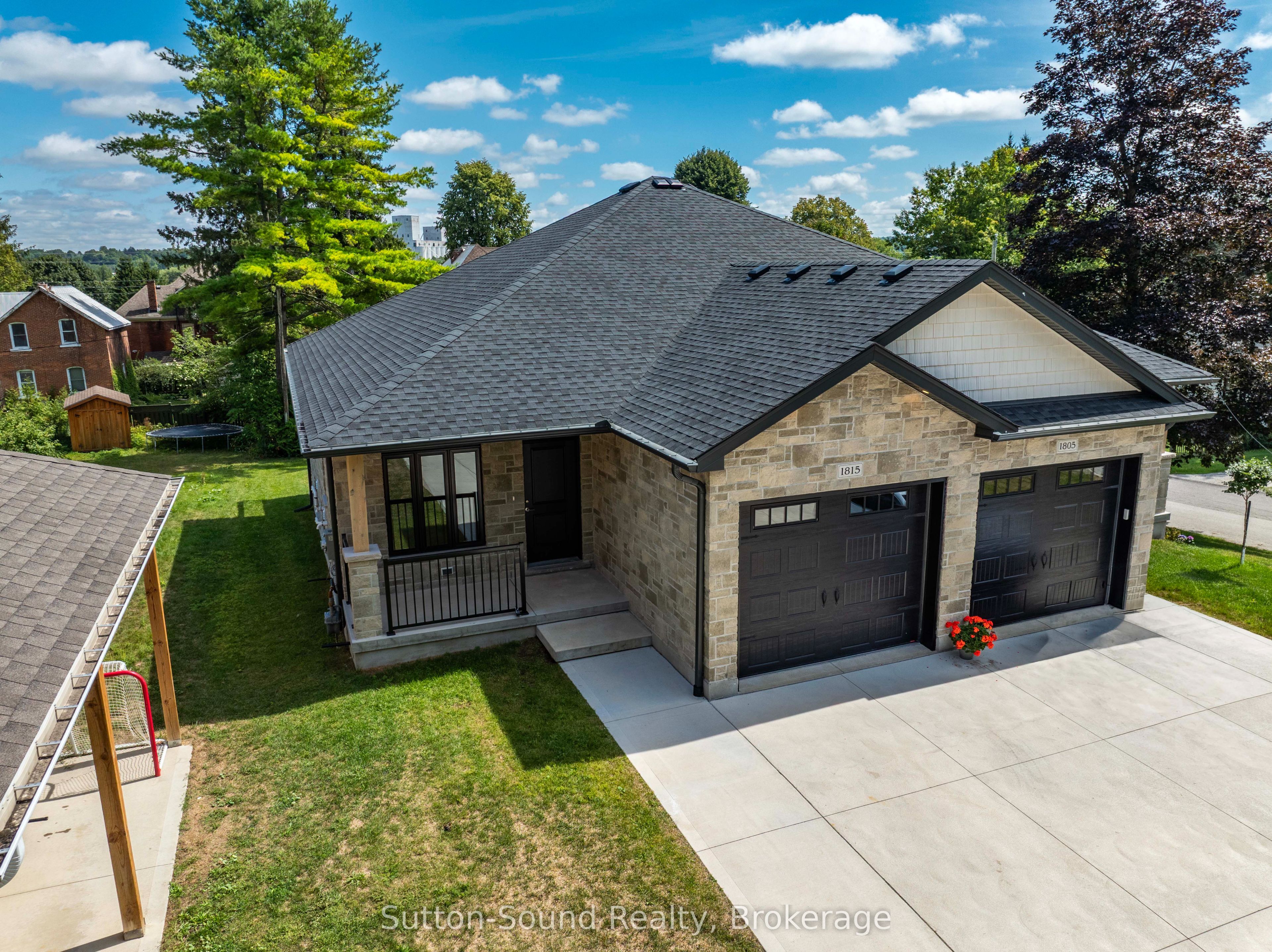 1815 5th Avenue W Property Photo 1