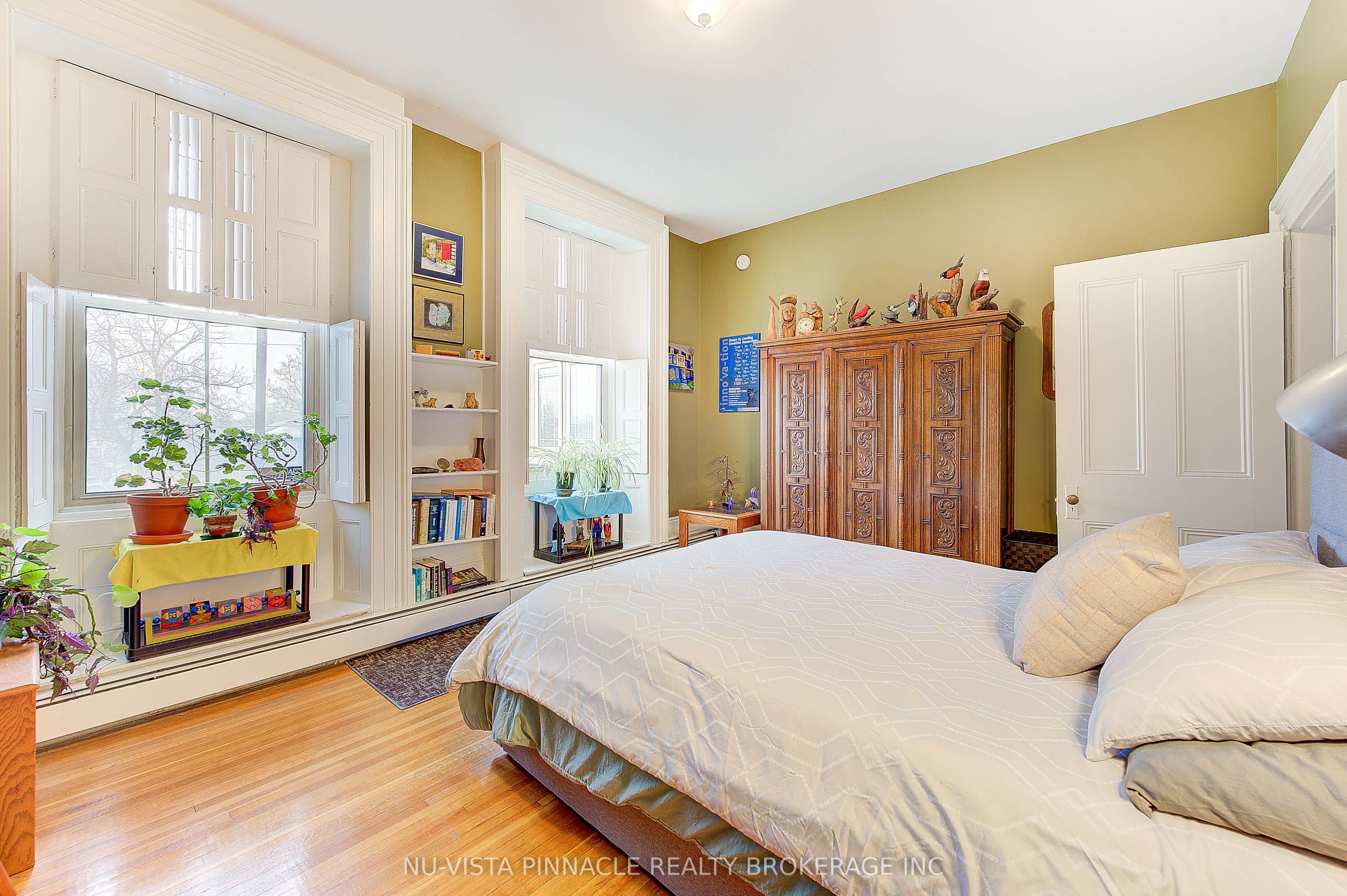 49 Ridout Street S 5 Property Photo 11