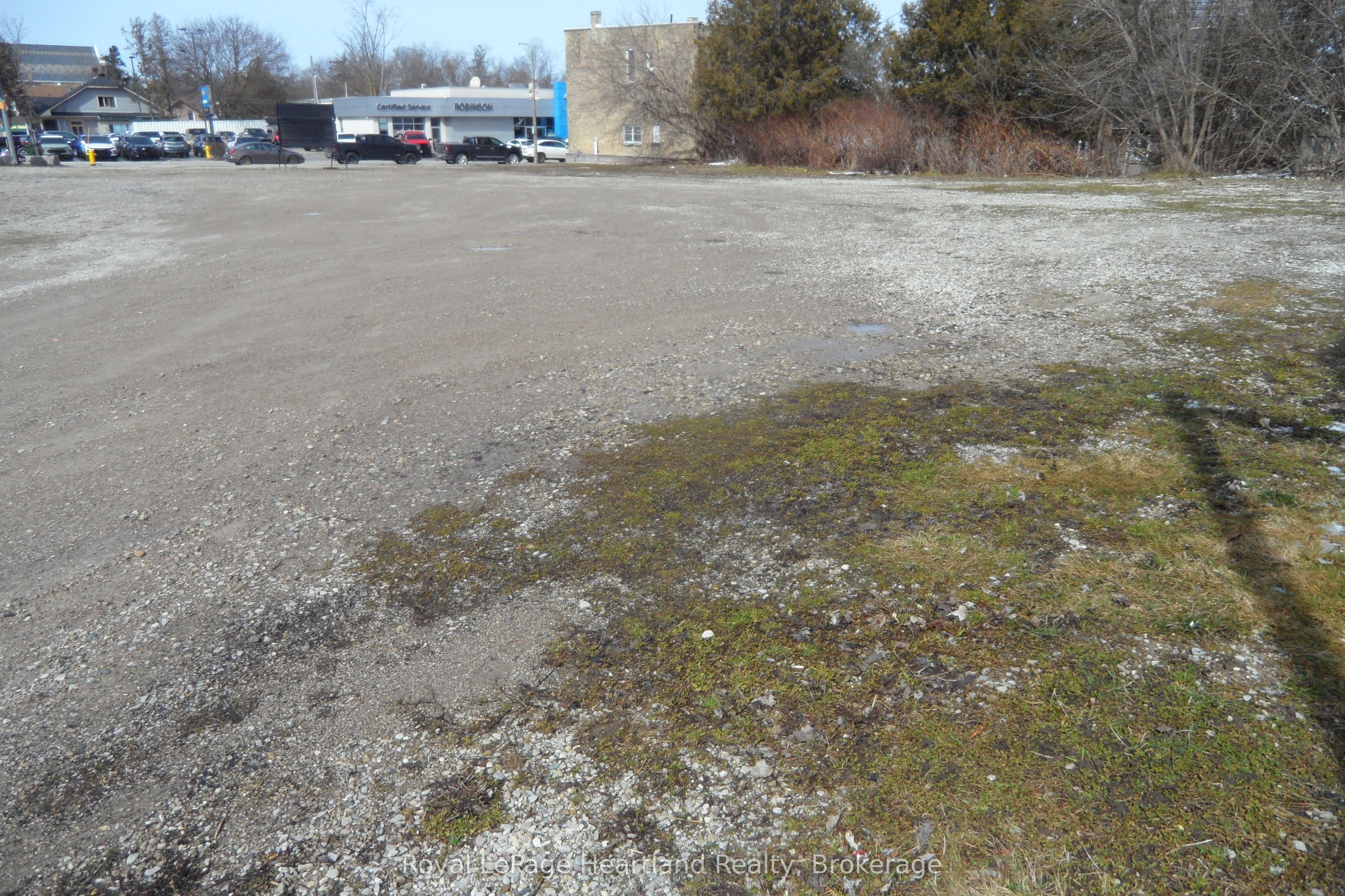 4 Goderich Street E Property Photo 4