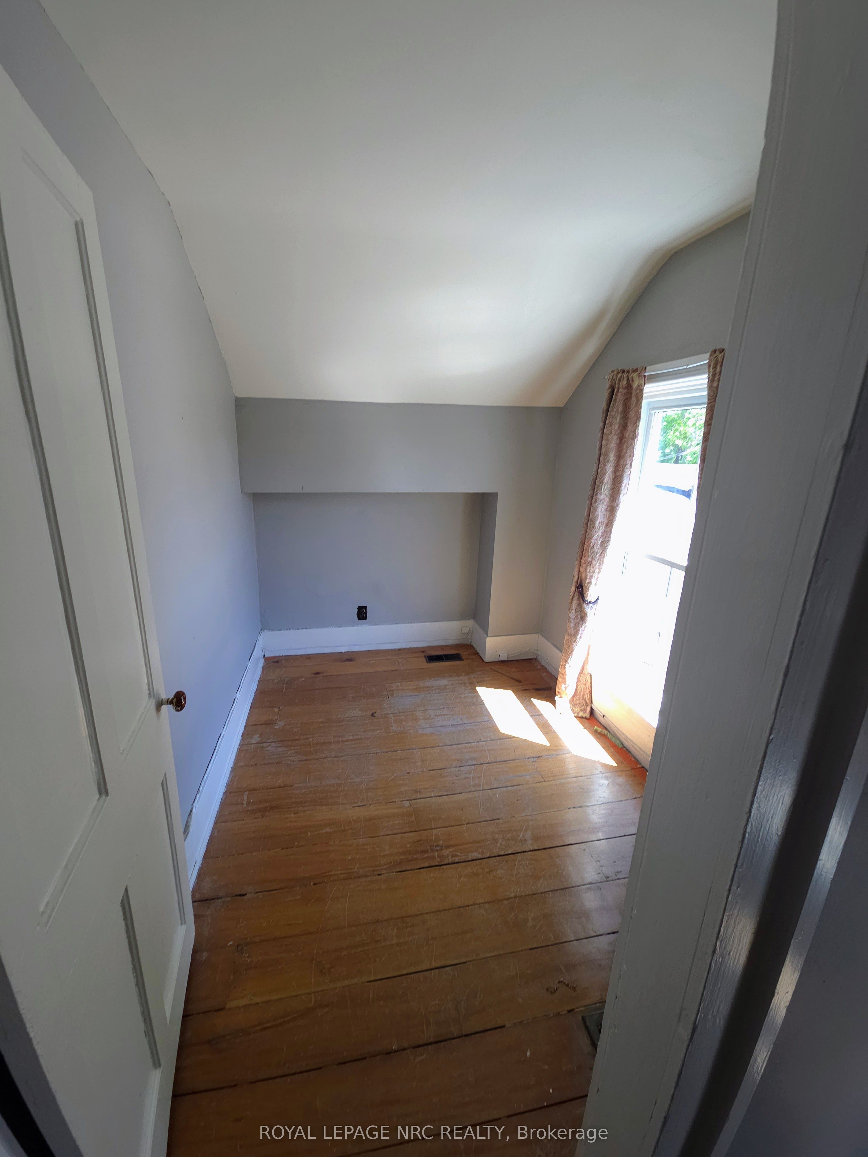264 Ridge Road N Property Photo 12