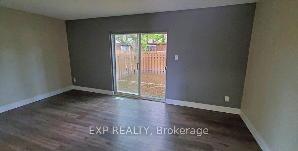 33 Berkley Drive 24 Property Photo 4