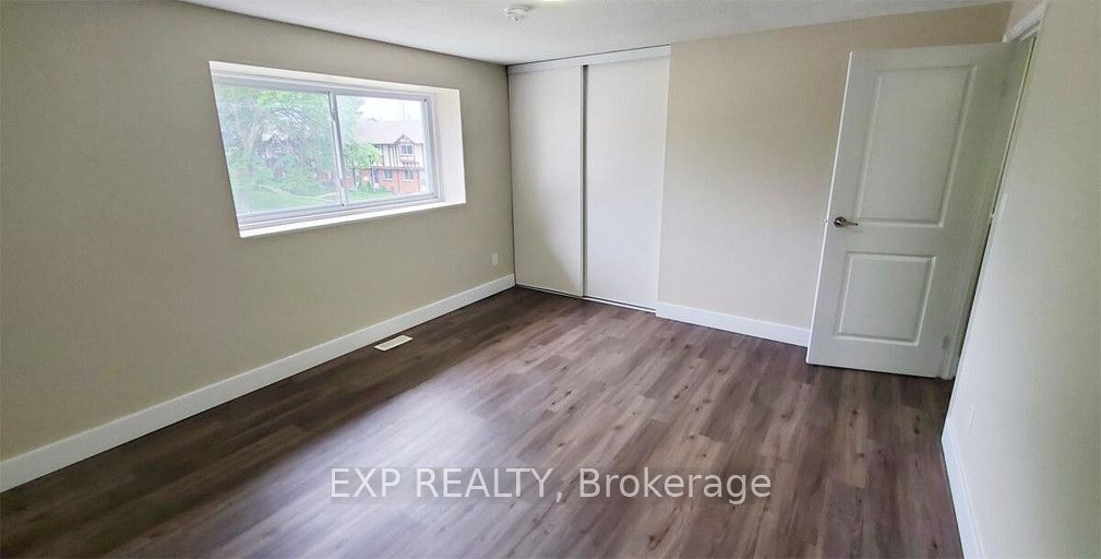 33 Berkley Drive 24 Property Photo 6