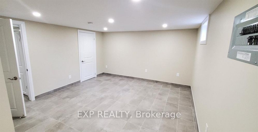 33 Berkley Drive 24 Property Photo 8