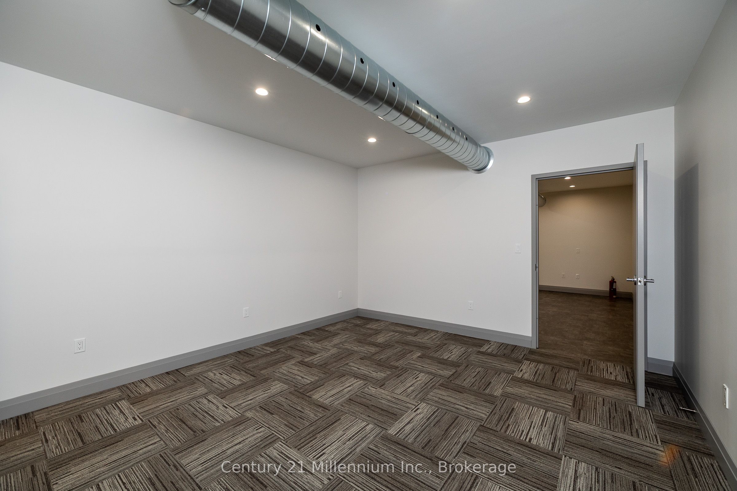 413 Queen Street S A Property Photo 19
